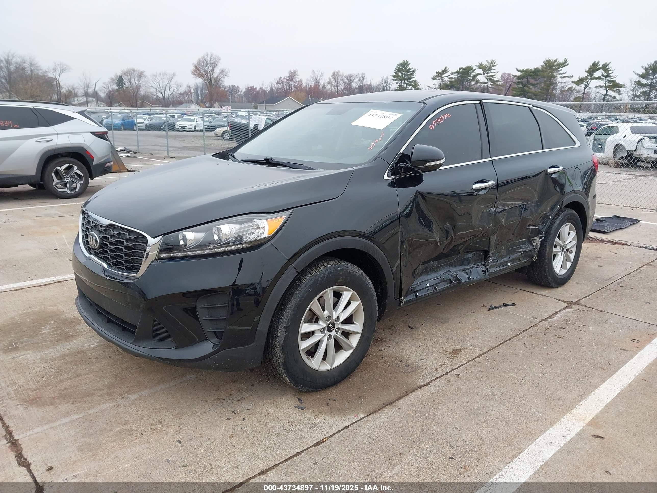 KIA SORENTO image 2