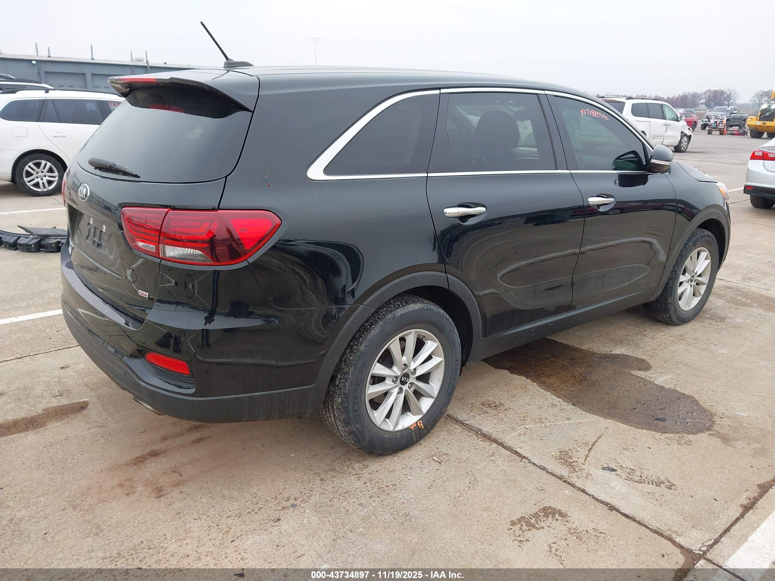 KIA SORENTO image 4