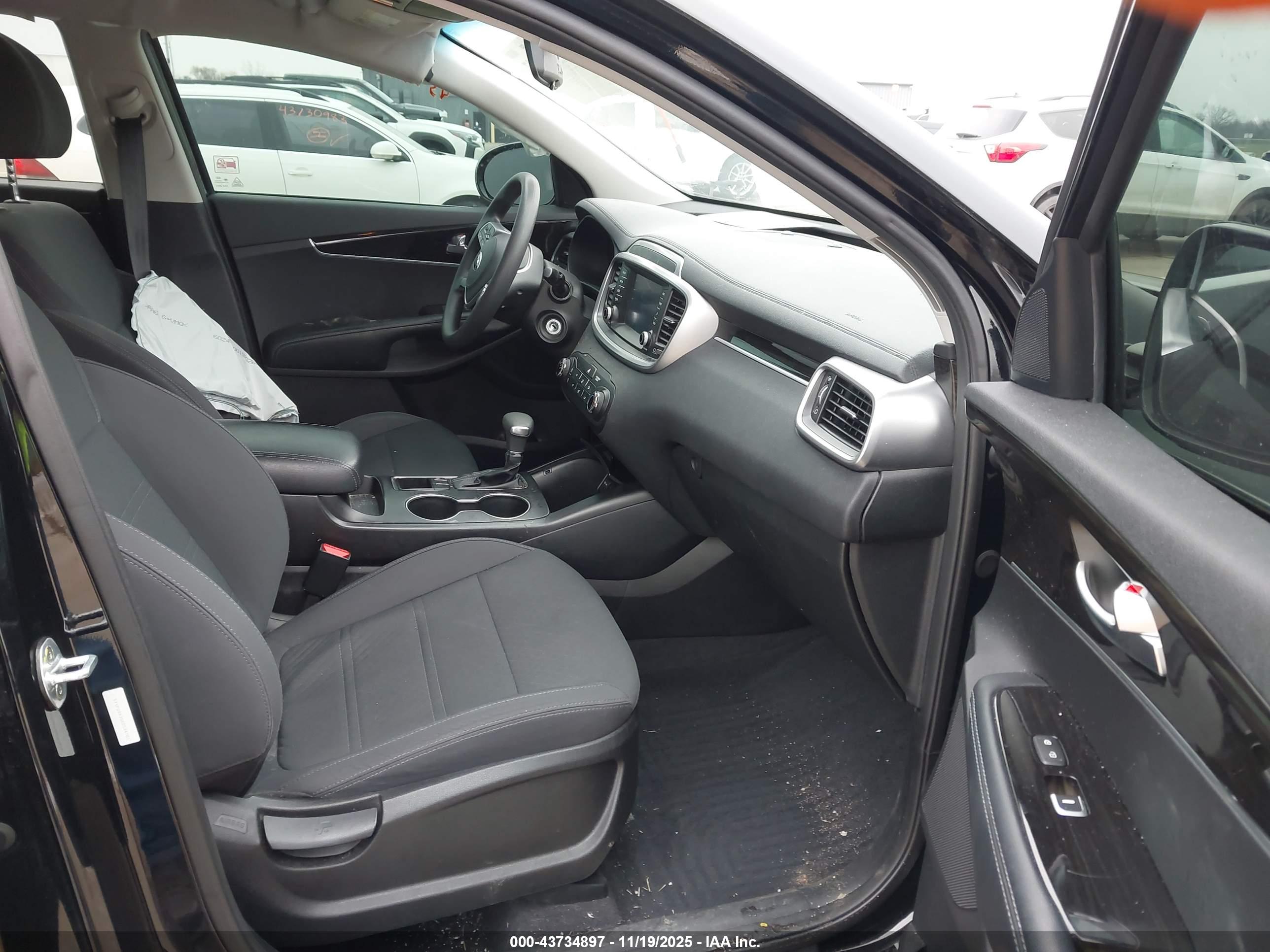KIA SORENTO image 5