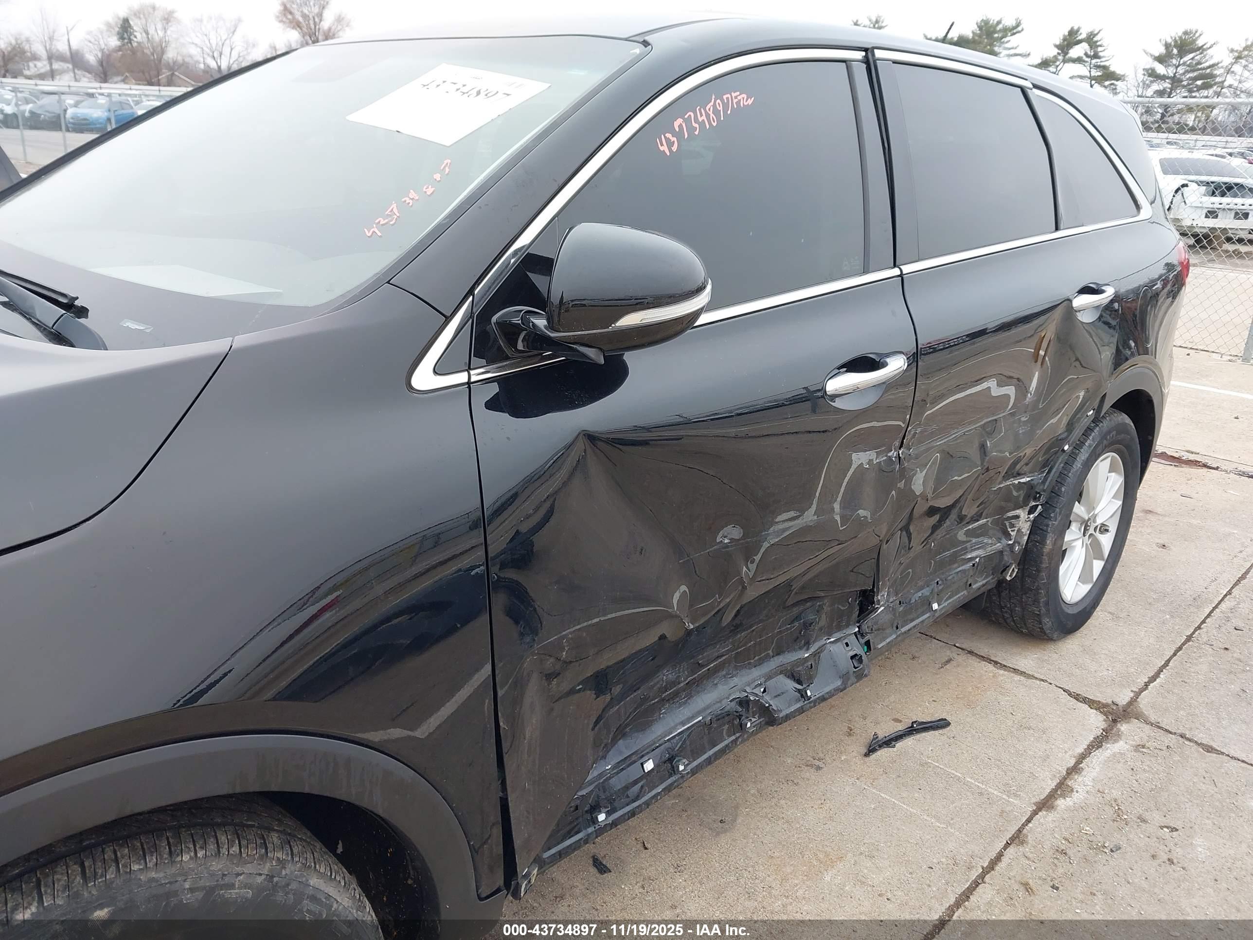KIA SORENTO image 6