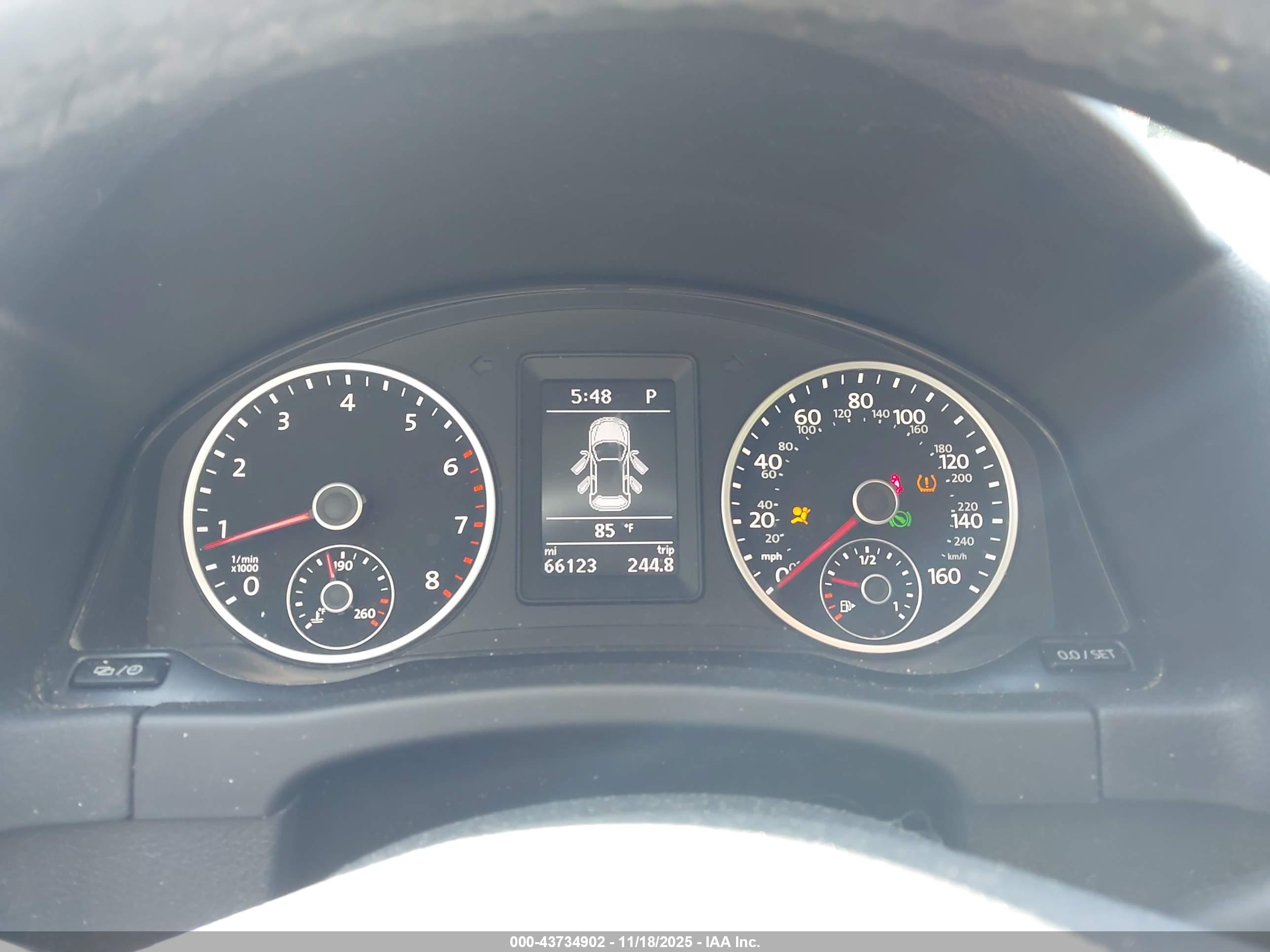 VOLKSWAGEN TIGUAN image 7