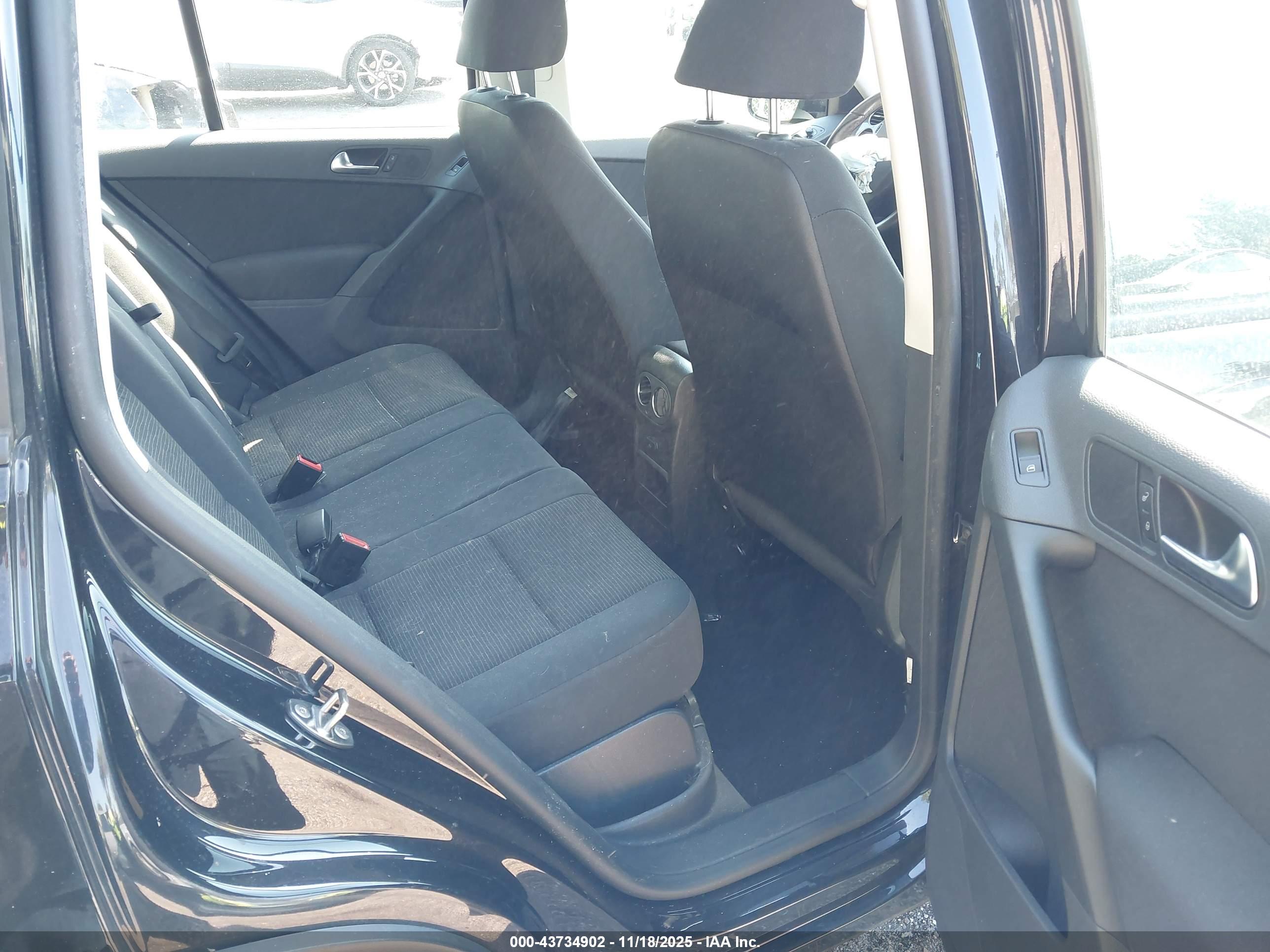 VOLKSWAGEN TIGUAN image 8