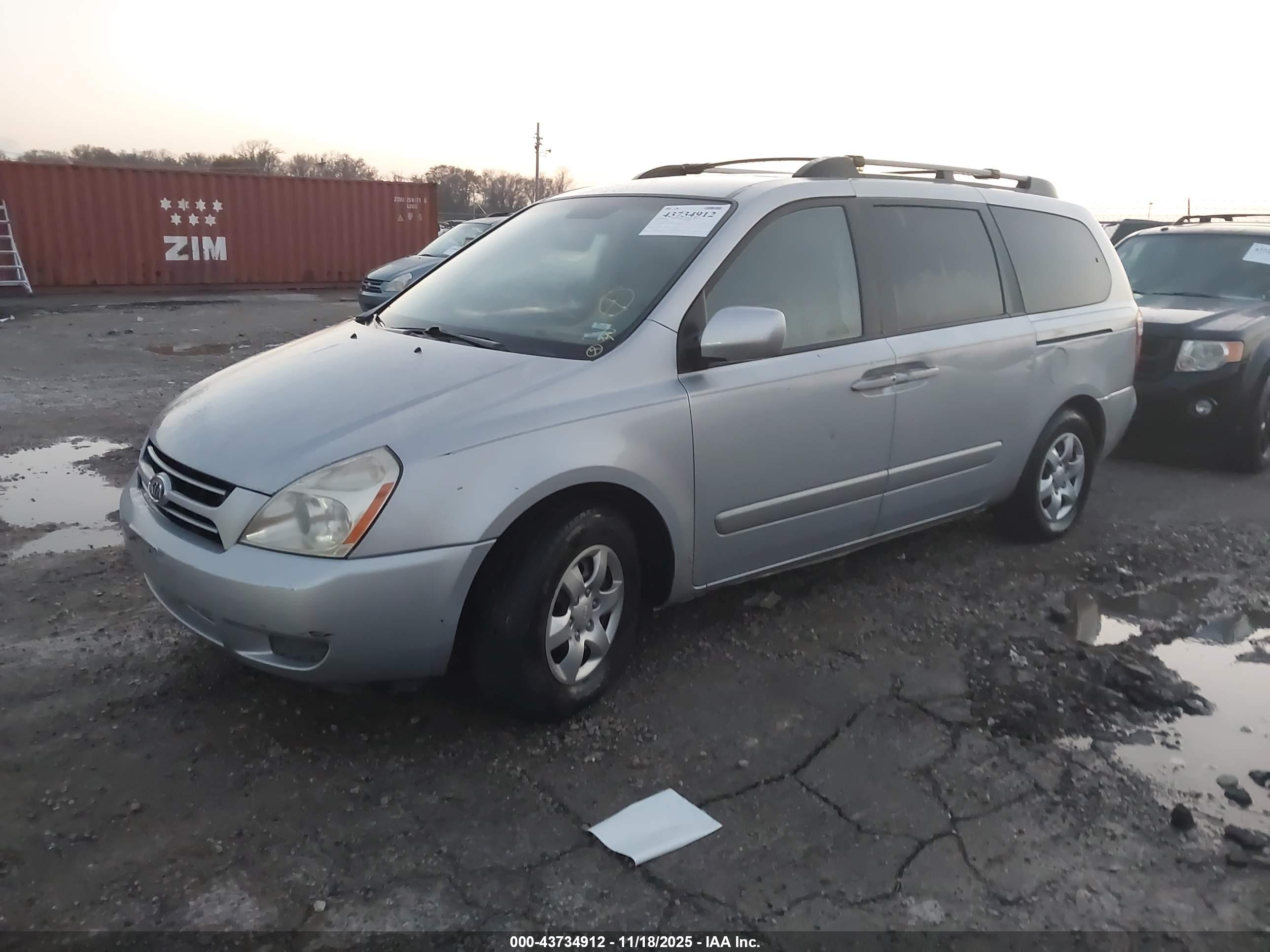 KIA SEDONA image 2