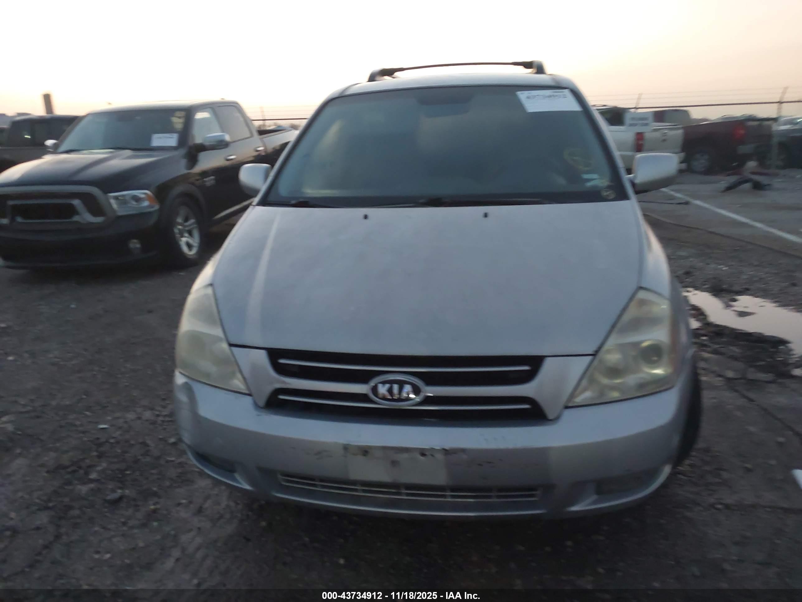 KIA SEDONA image 6