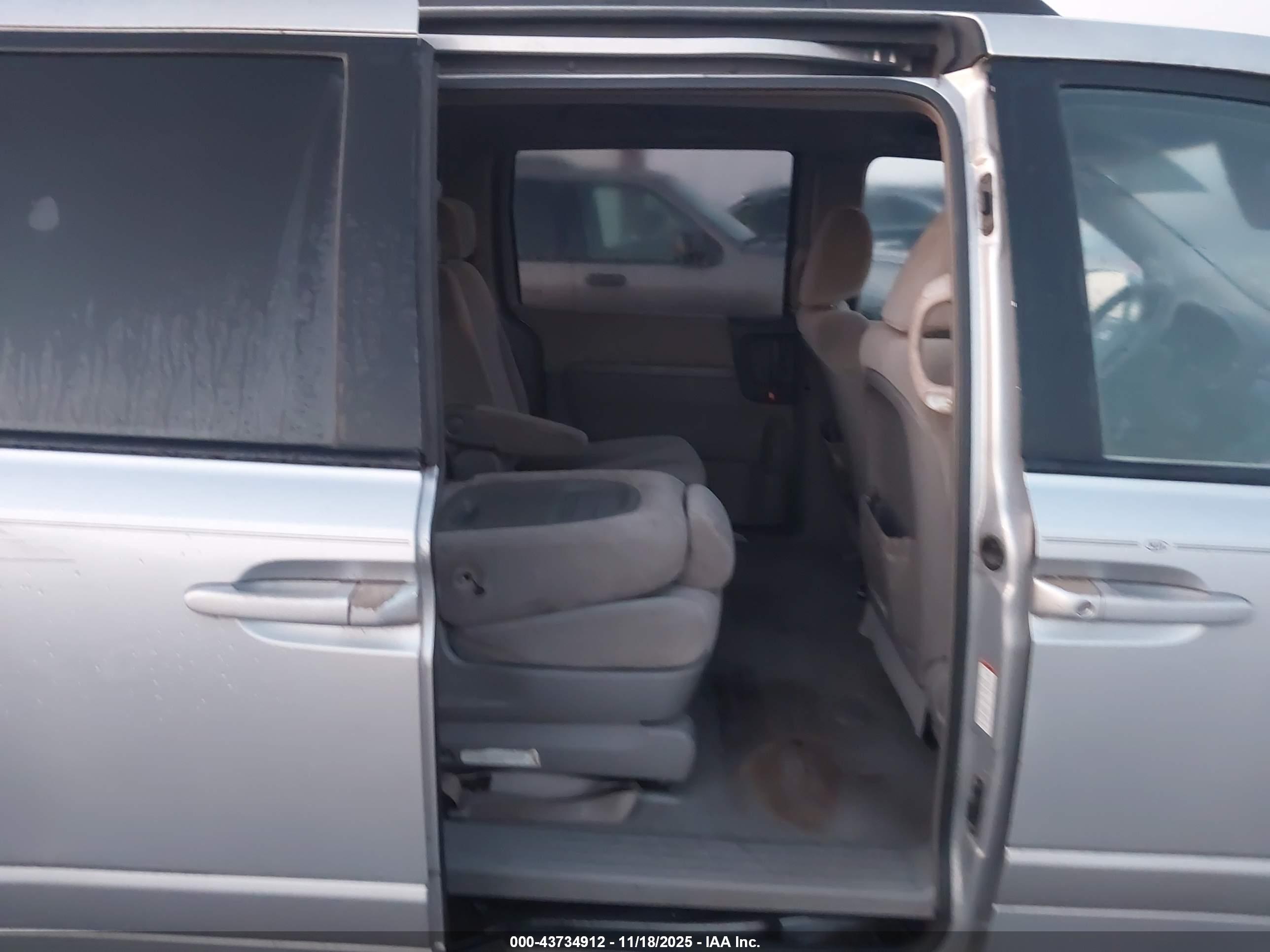 KIA SEDONA image 8