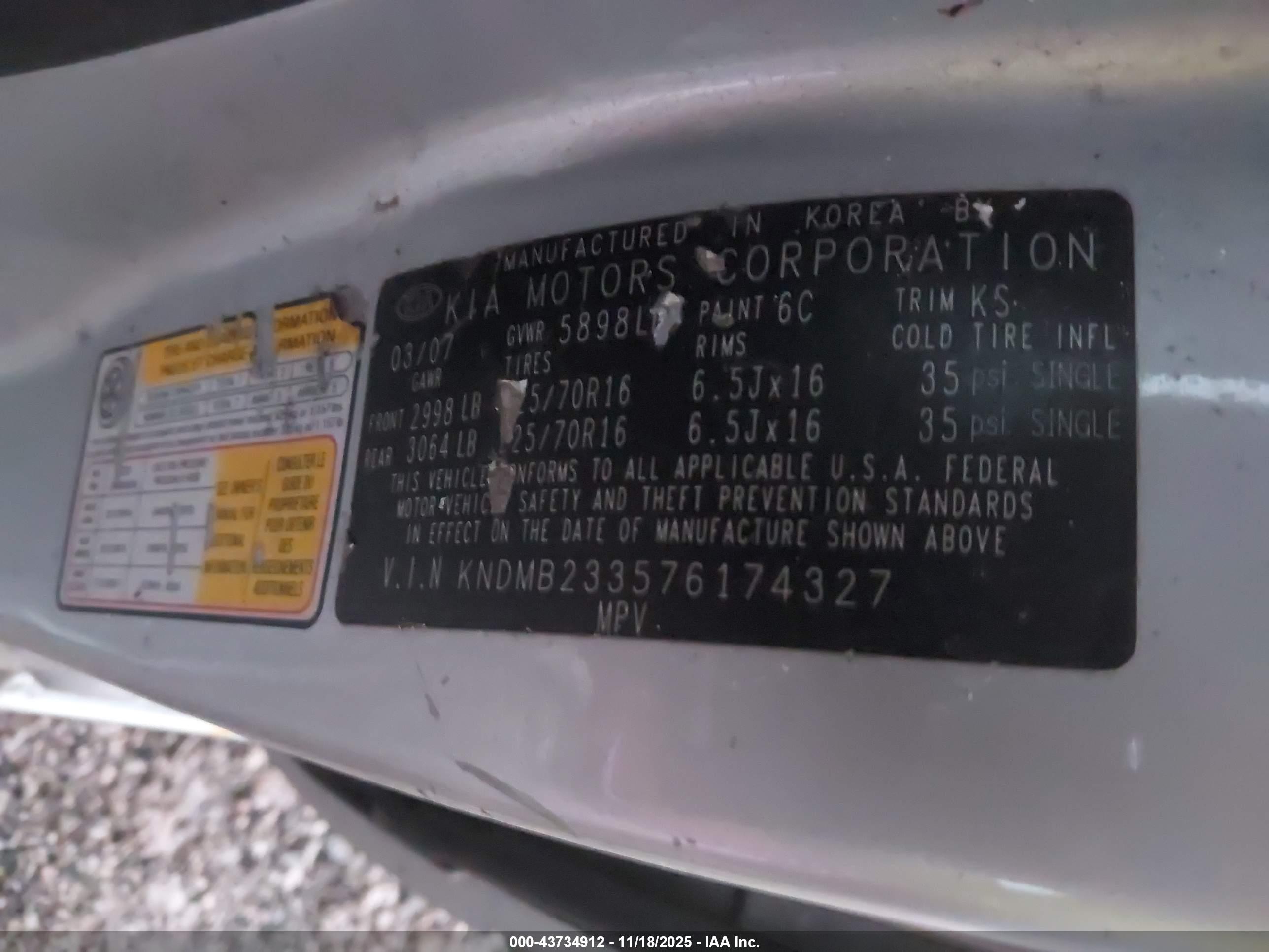 KIA SEDONA image 9
