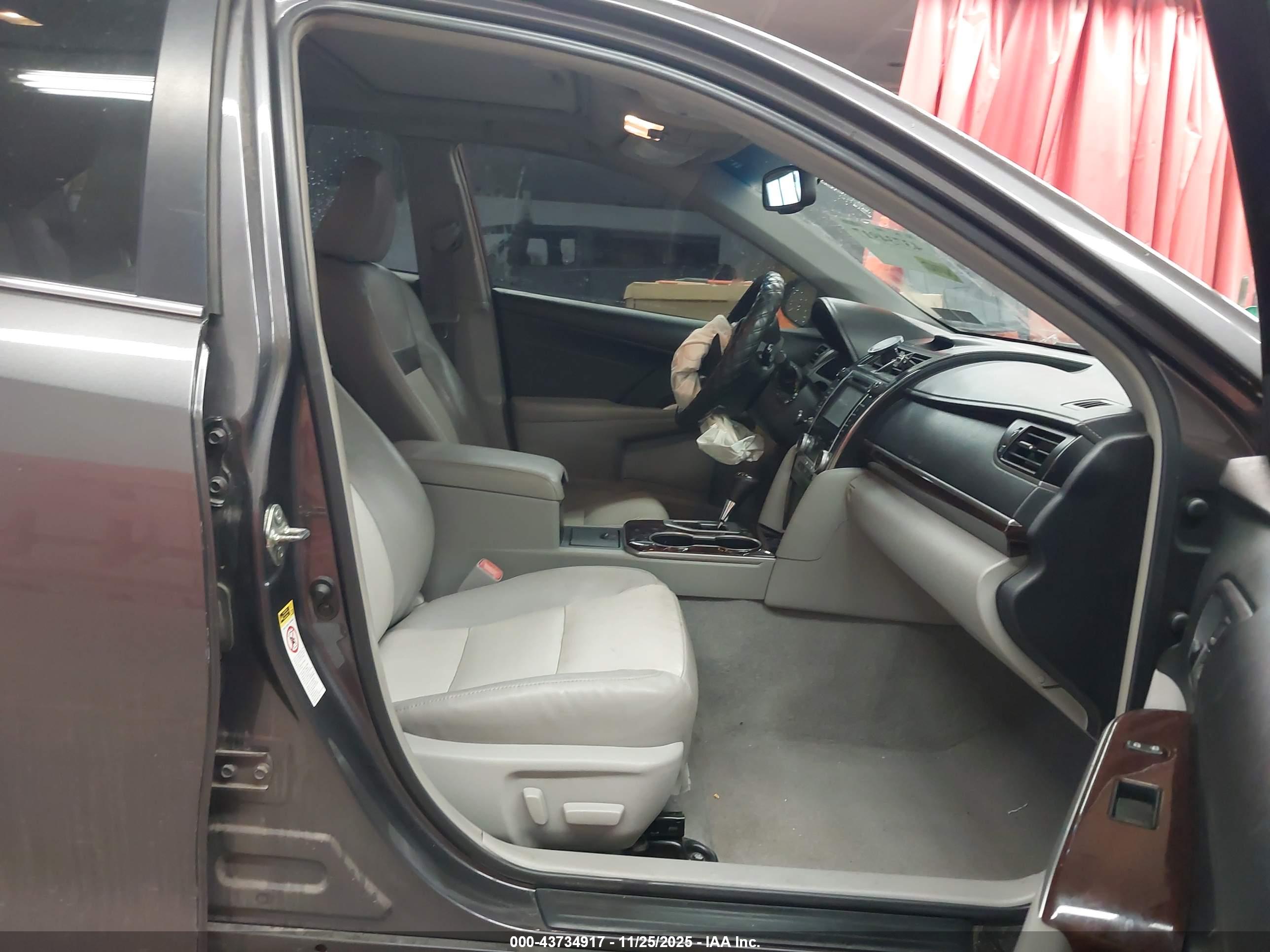 TOYOTA CAMRY image 5