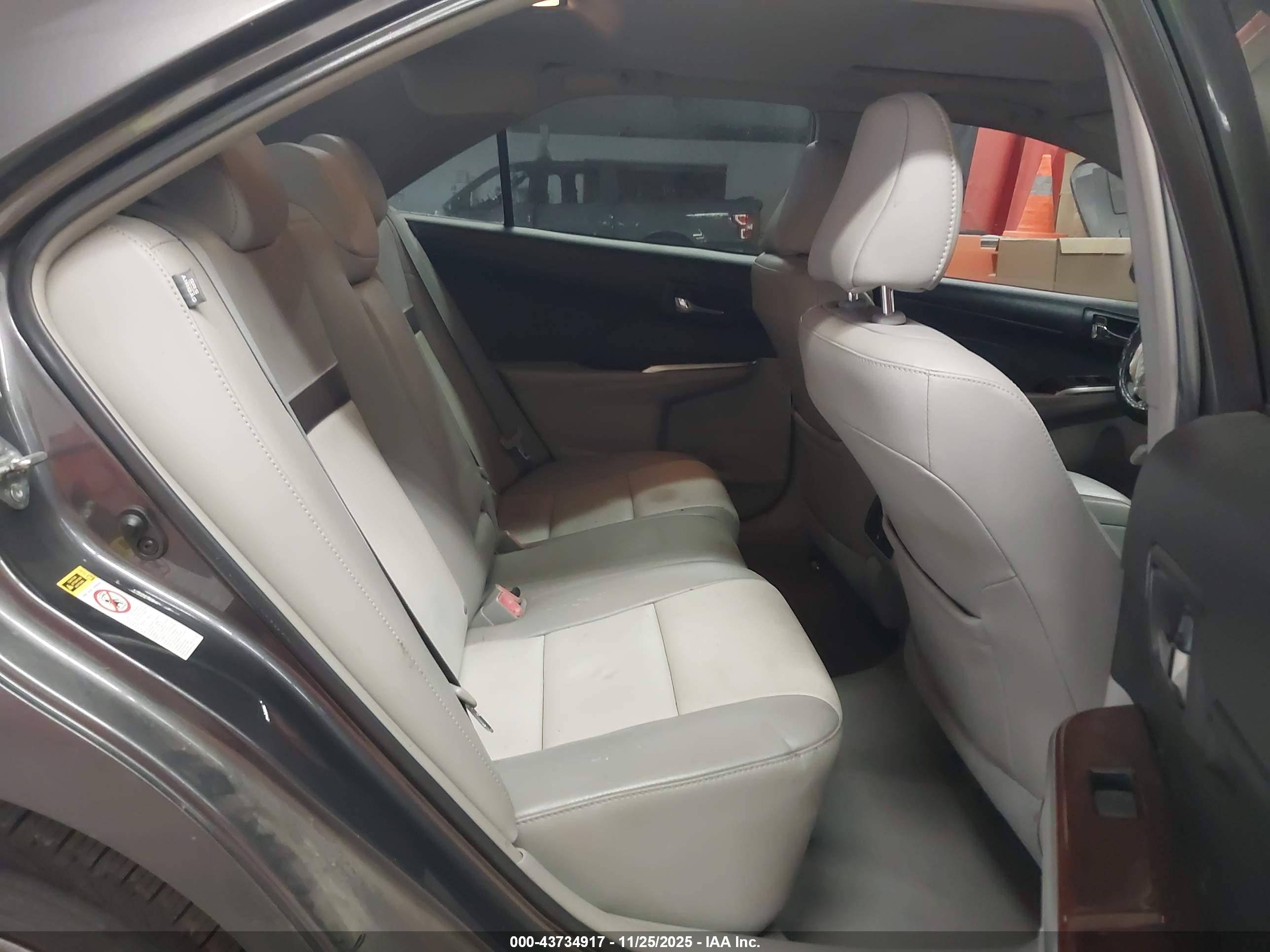 TOYOTA CAMRY image 8
