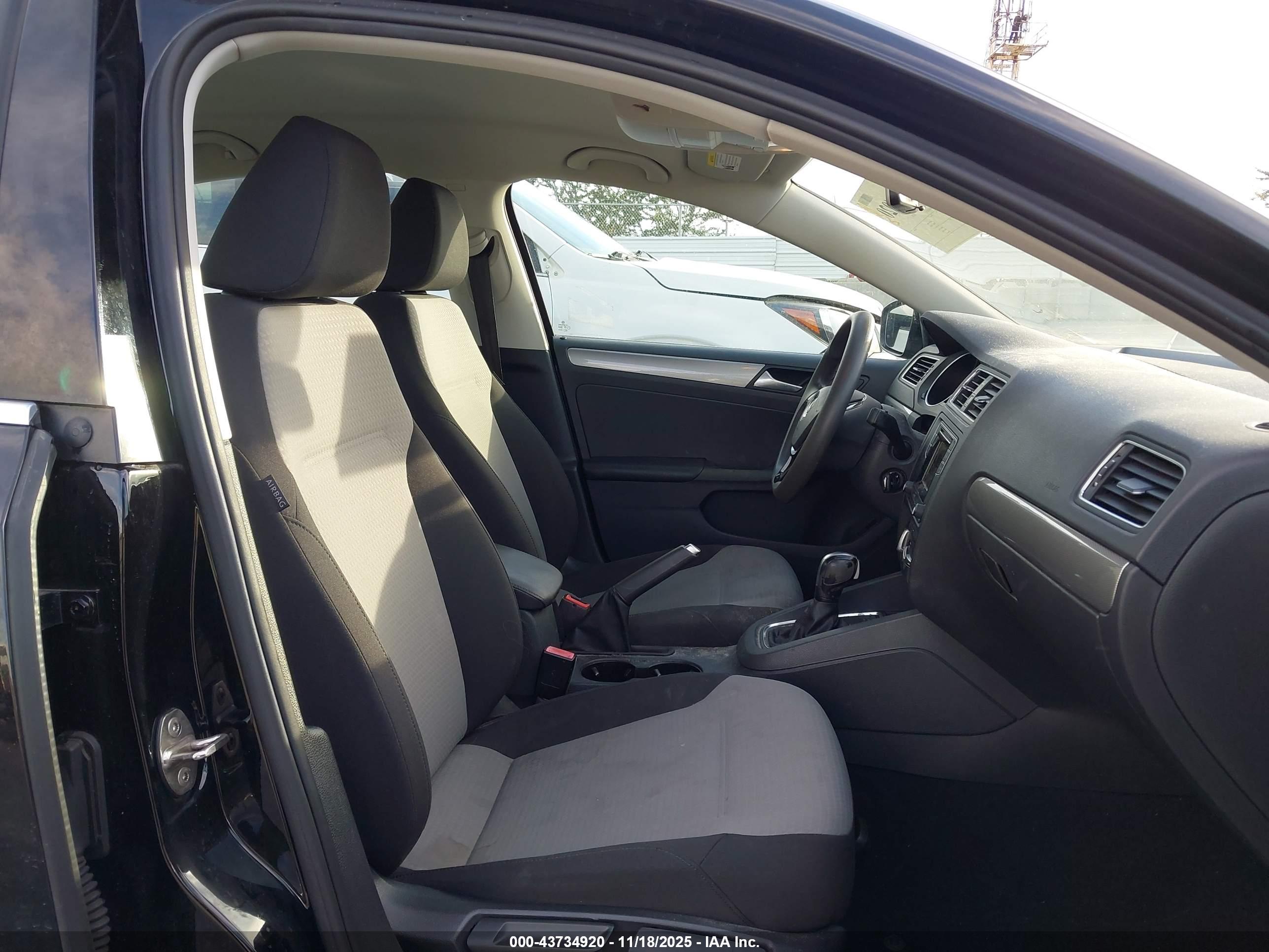 VOLKSWAGEN JETTA image 5