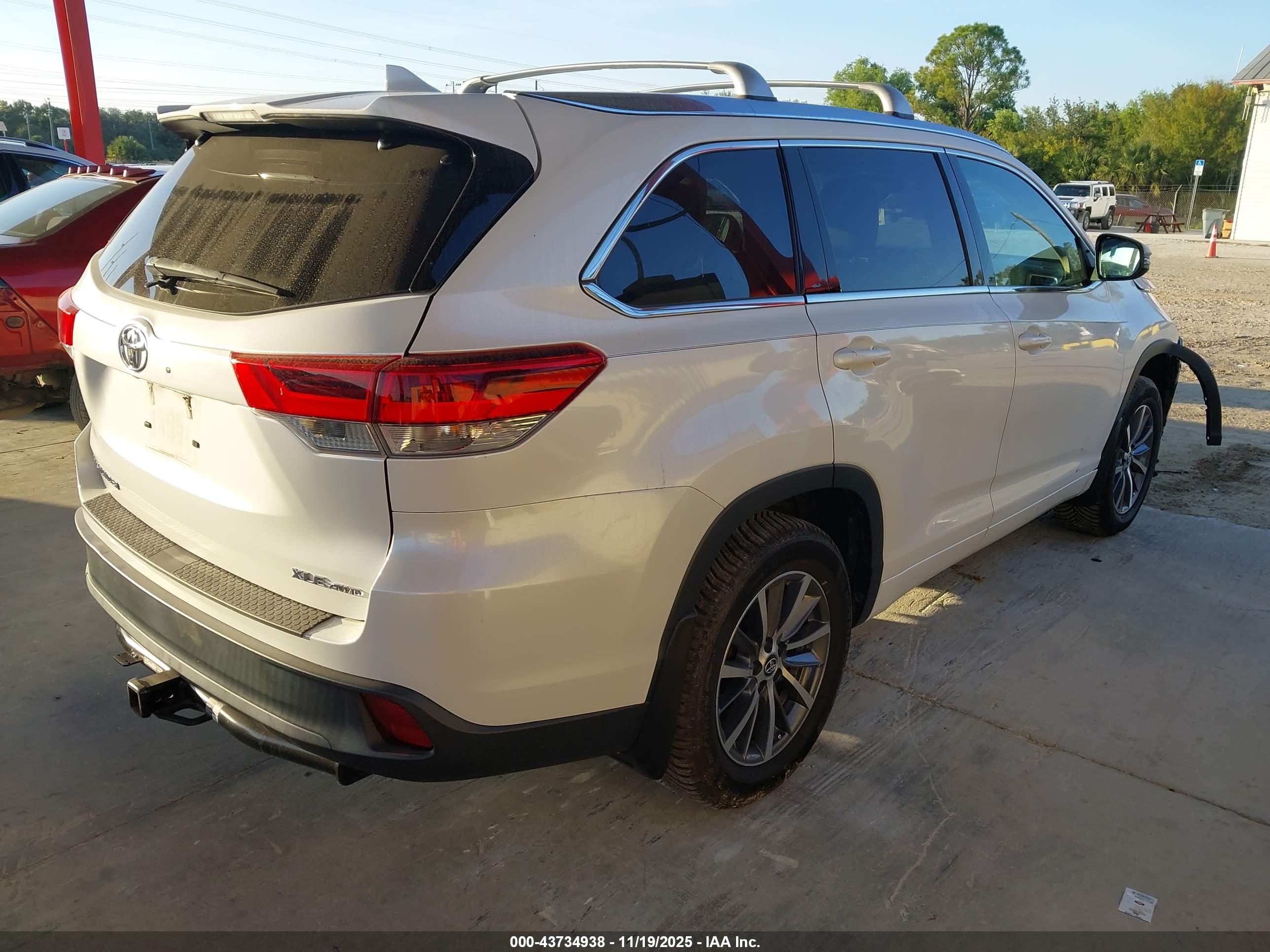 TOYOTA HIGHLANDER image 4