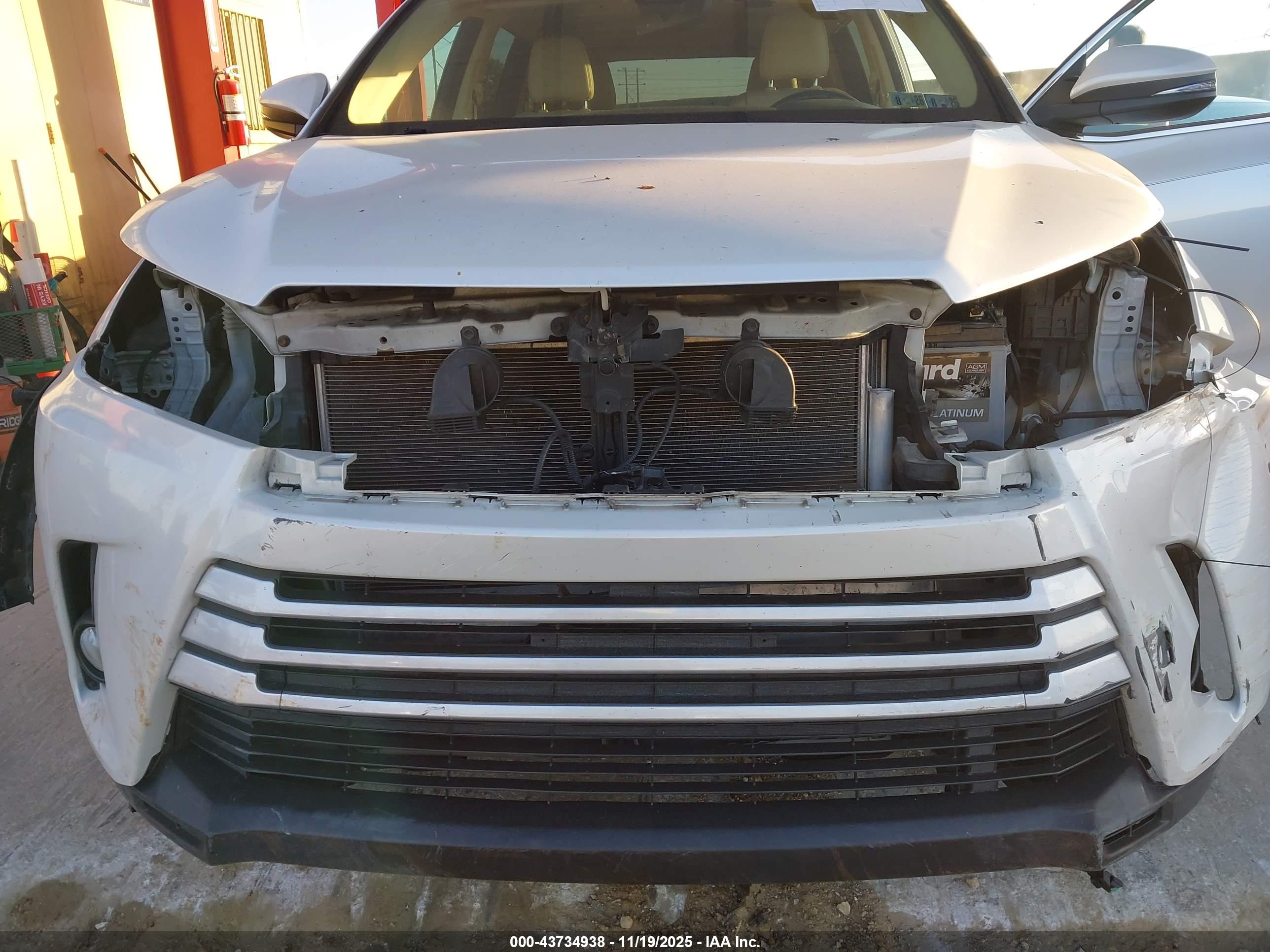 TOYOTA HIGHLANDER image 6