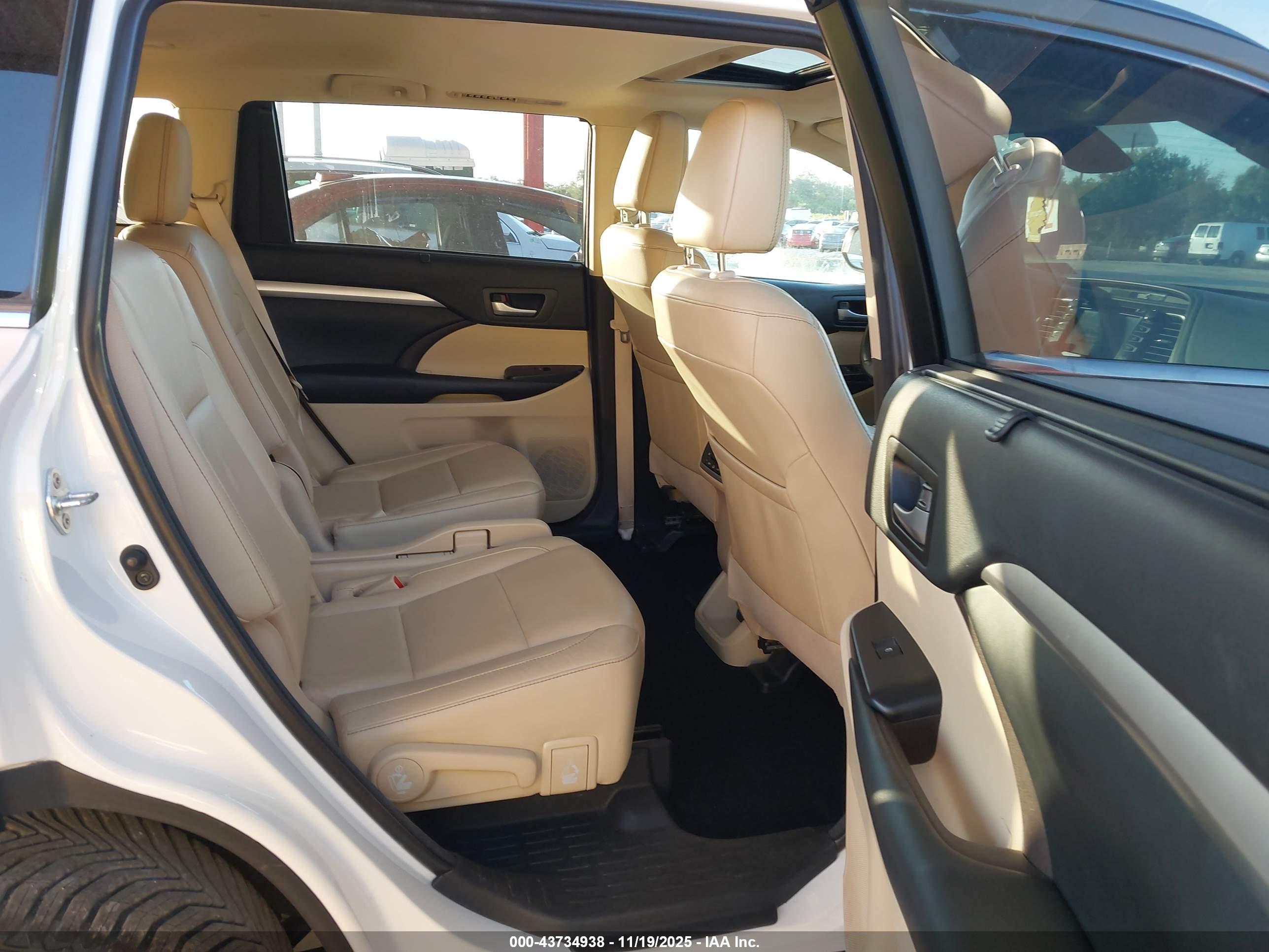 TOYOTA HIGHLANDER image 8