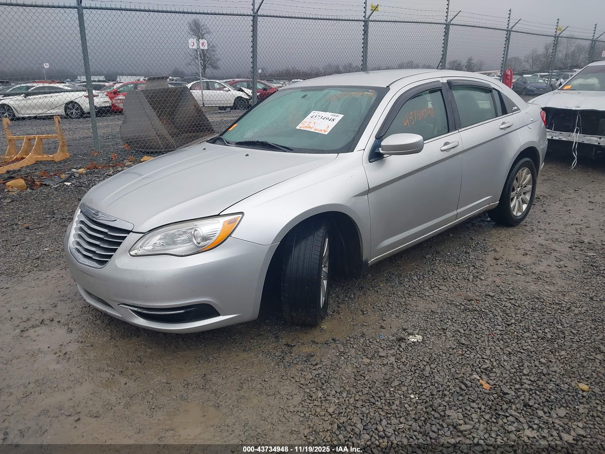 CHRYSLER 200 image 2