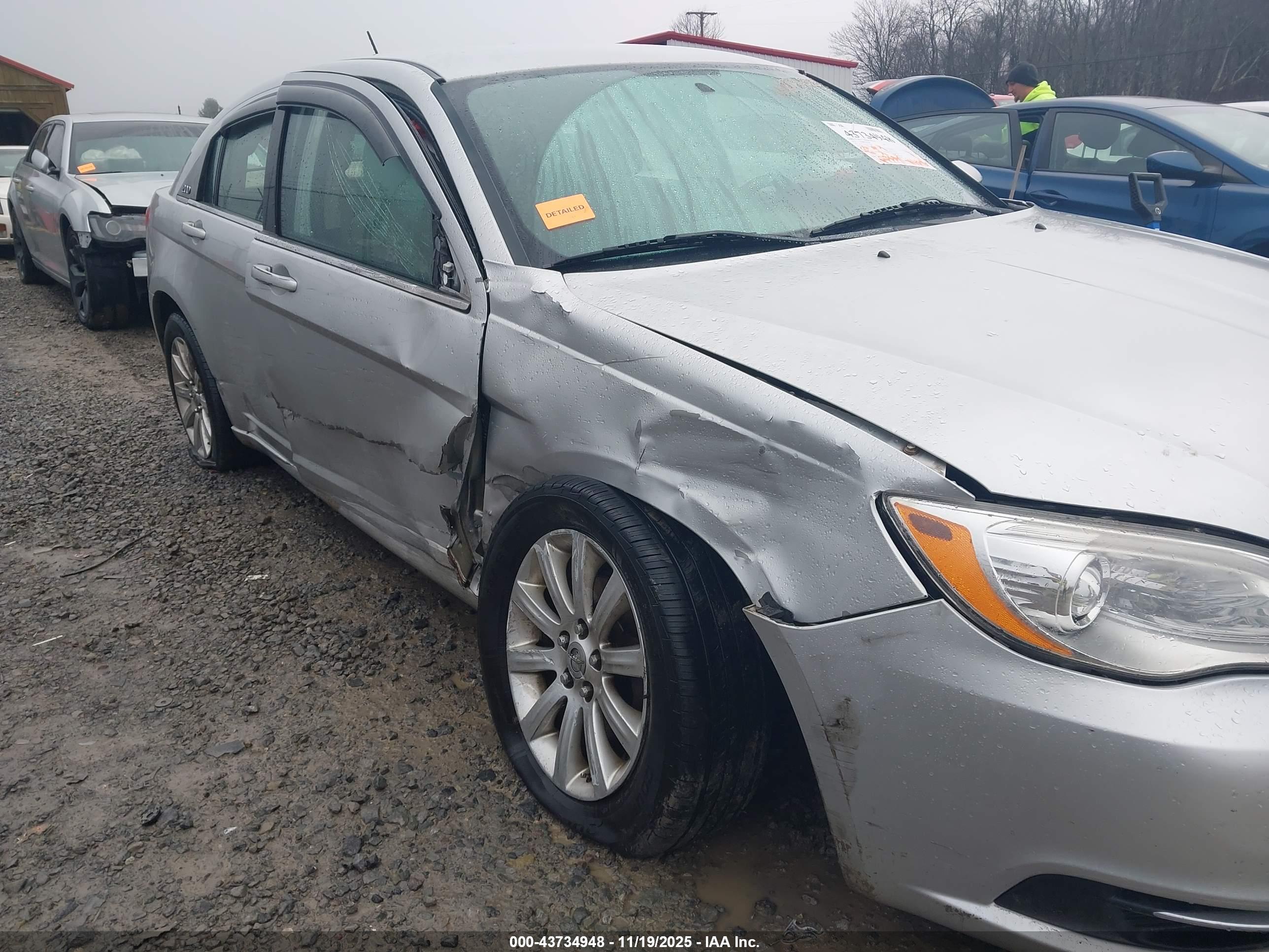 CHRYSLER 200 image 6