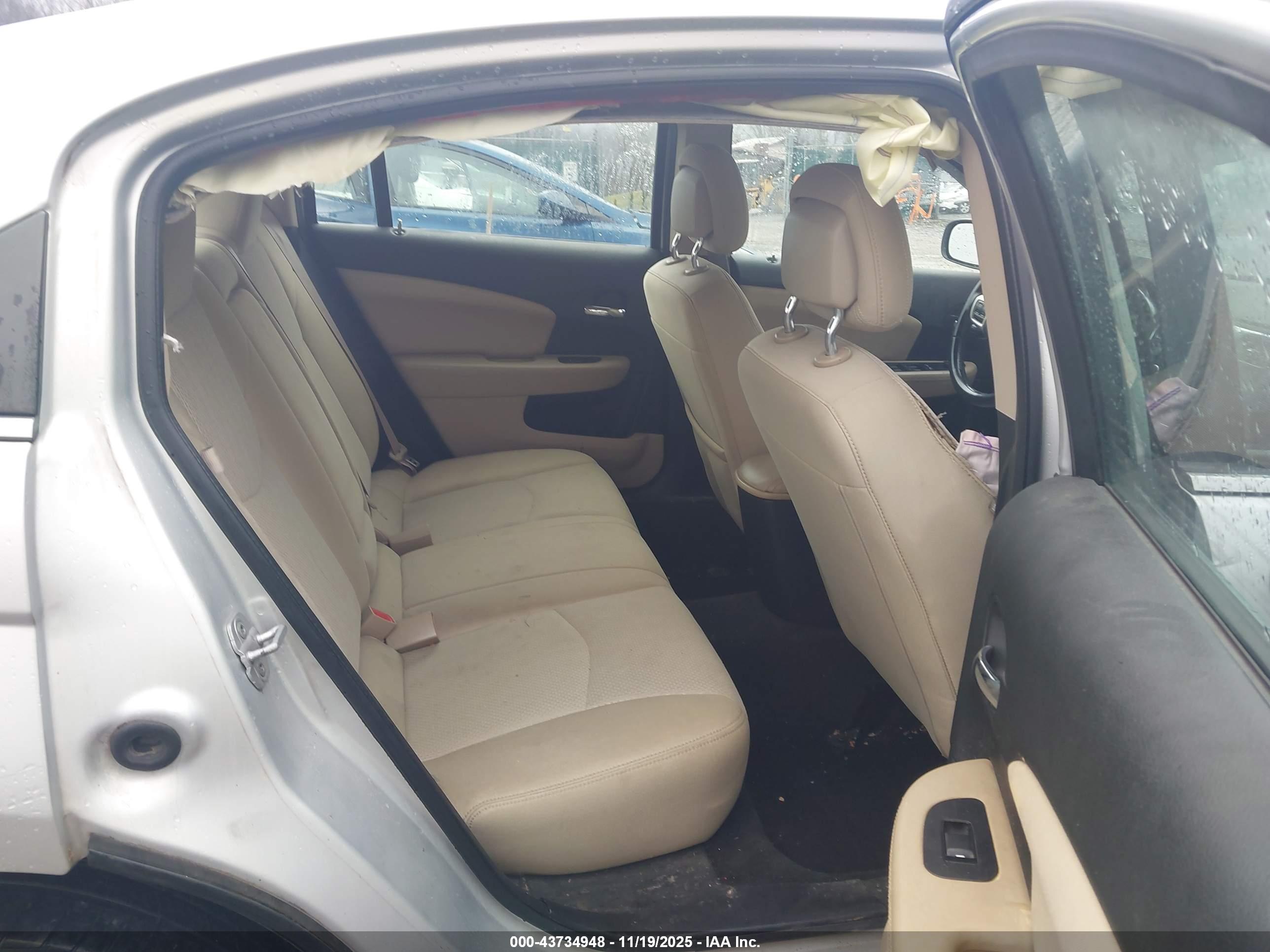 CHRYSLER 200 image 8