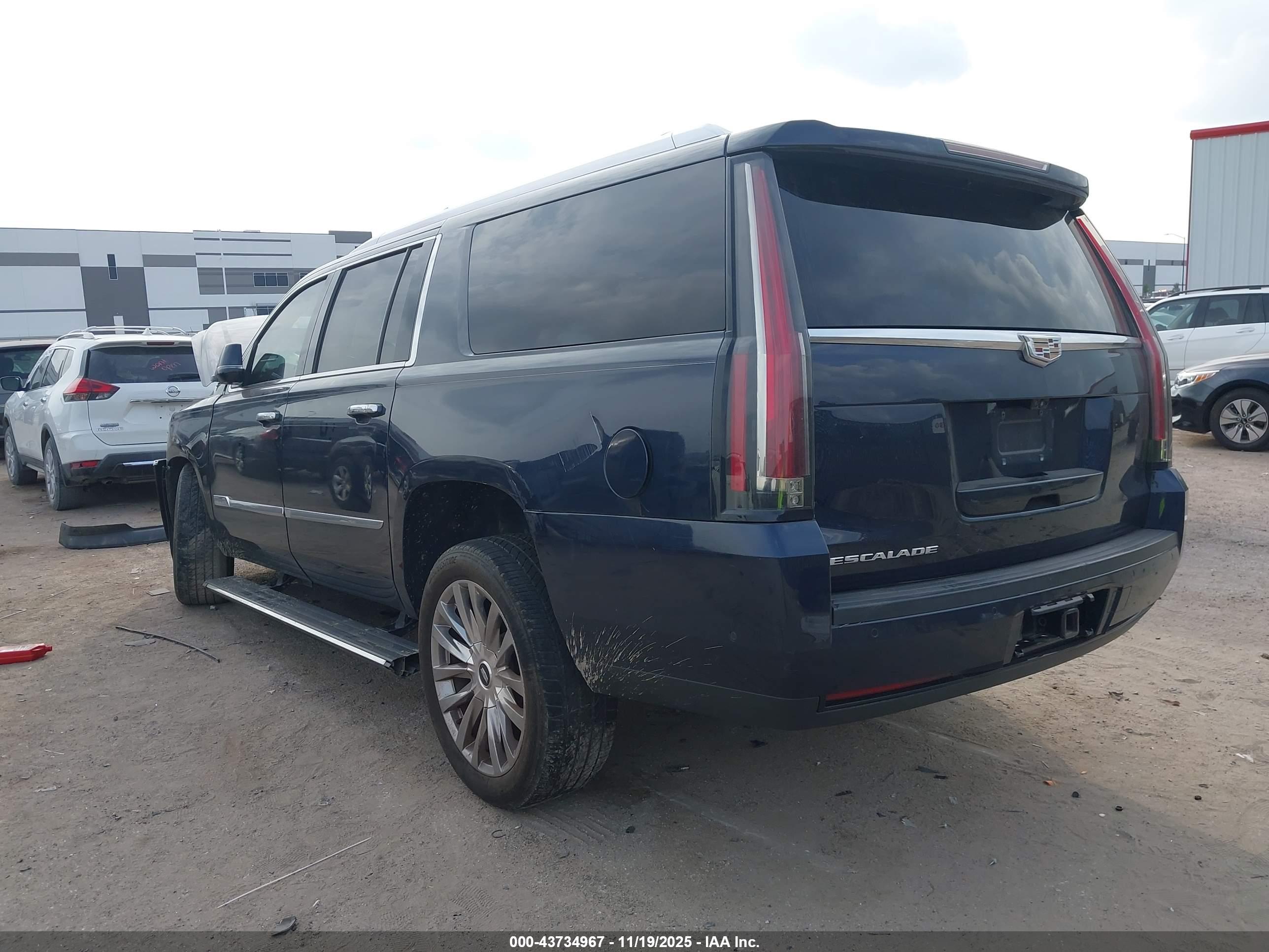 CADILLAC ESCALADE image 3