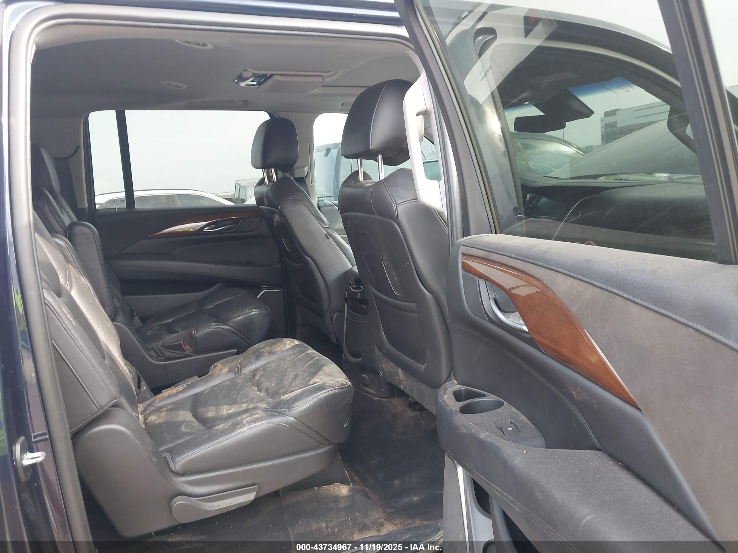 CADILLAC ESCALADE image 8