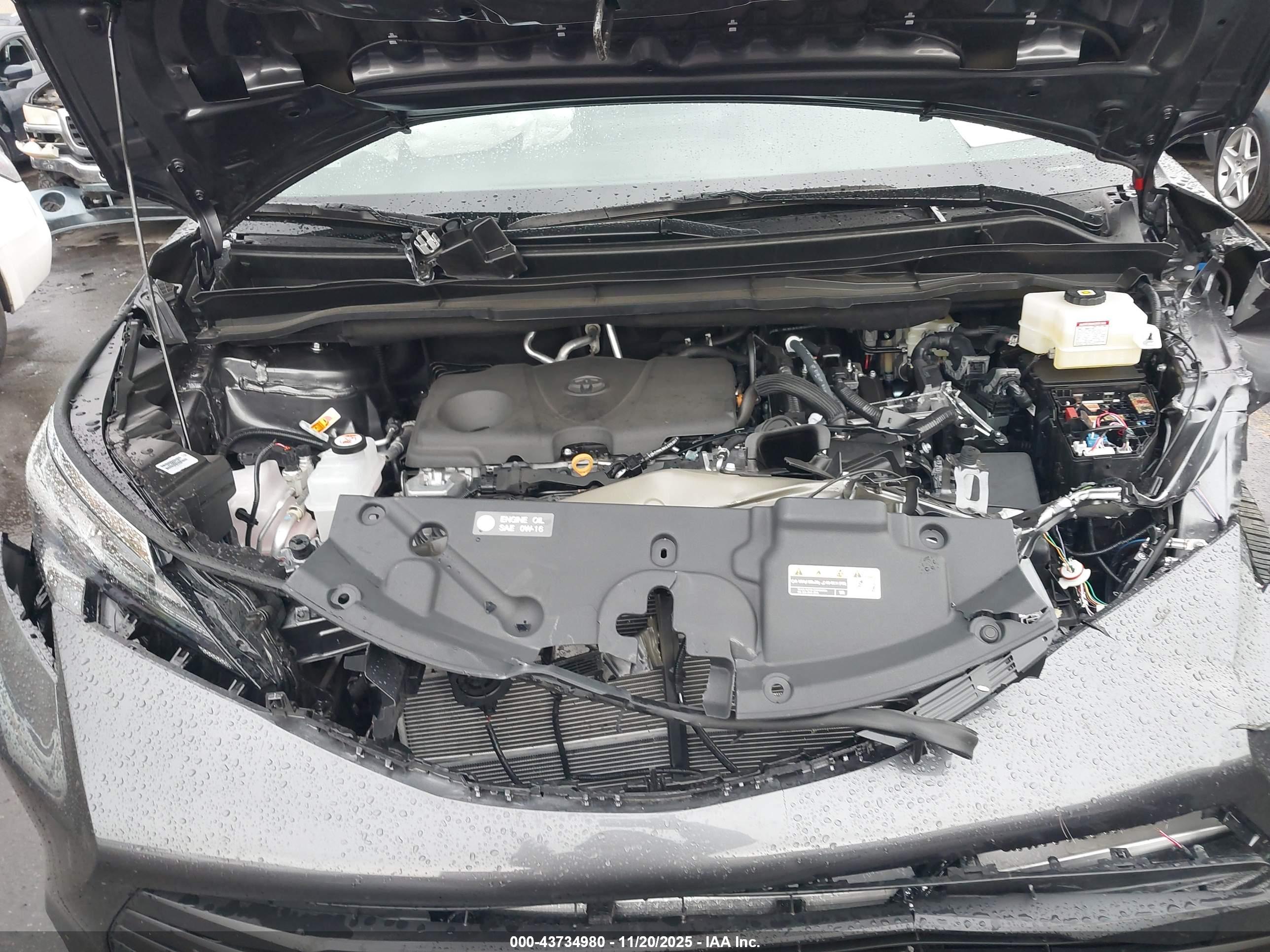 TOYOTA SIENNA image 10