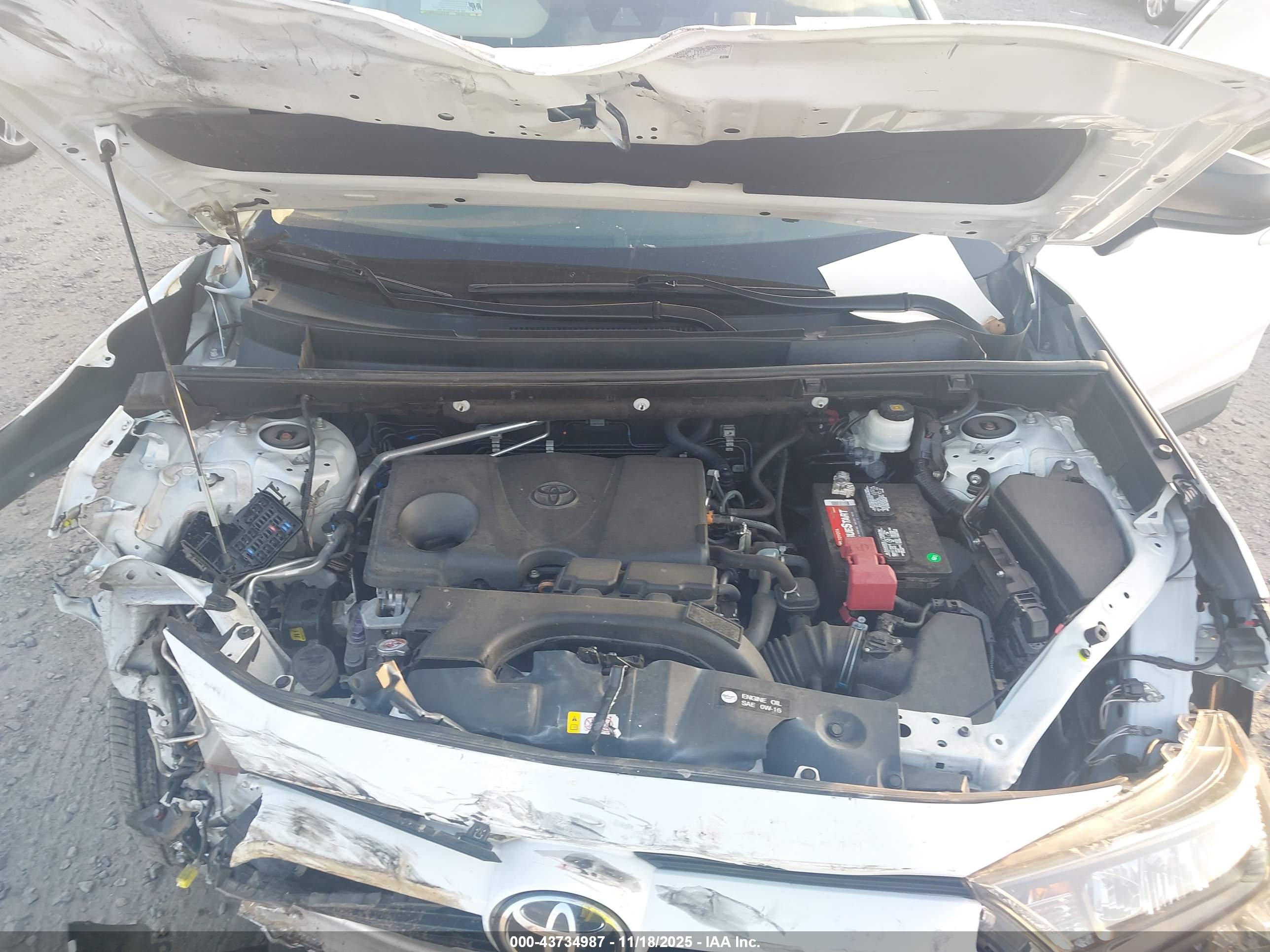 TOYOTA RAV4 image 10