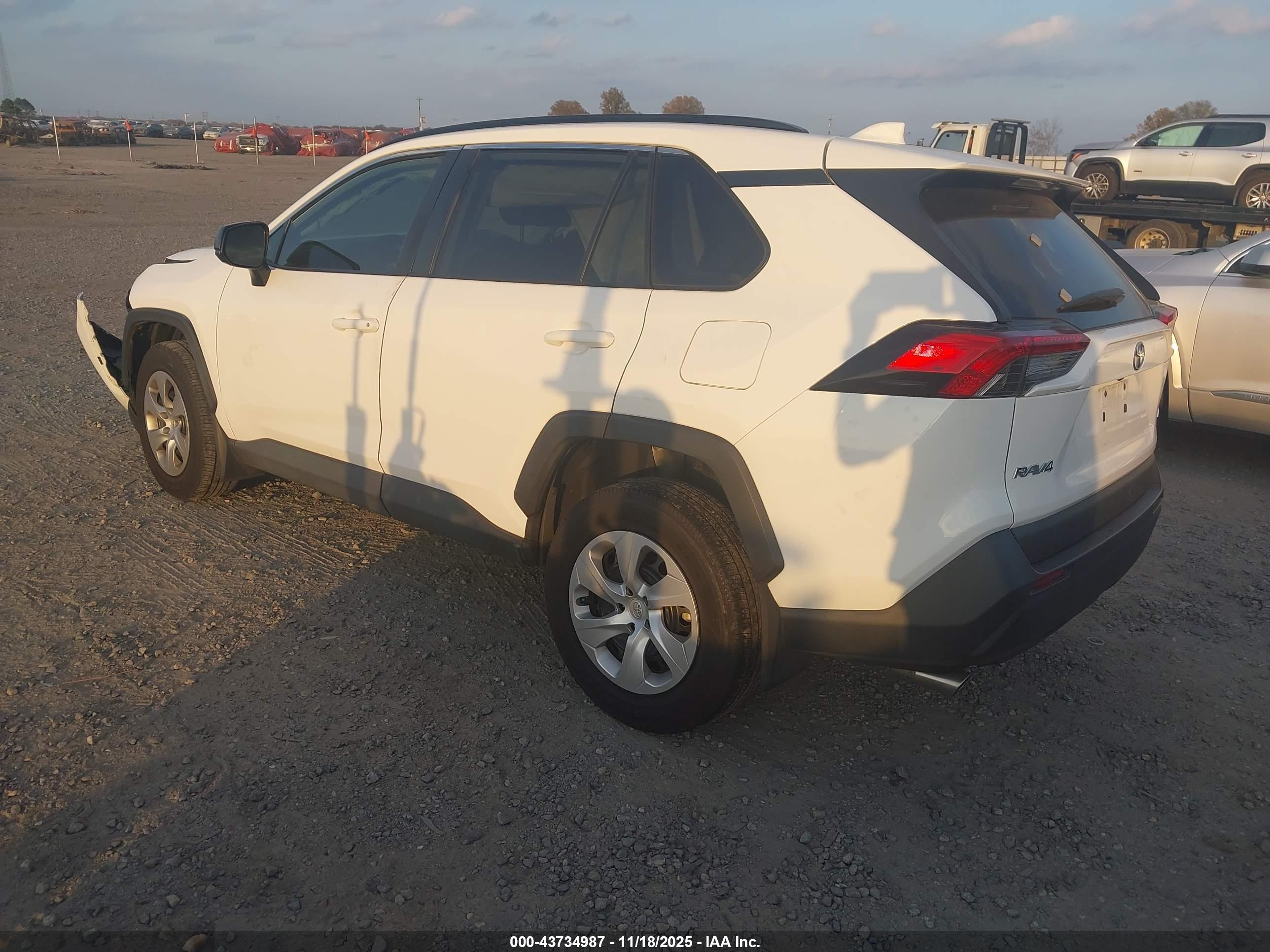 TOYOTA RAV4 image 3