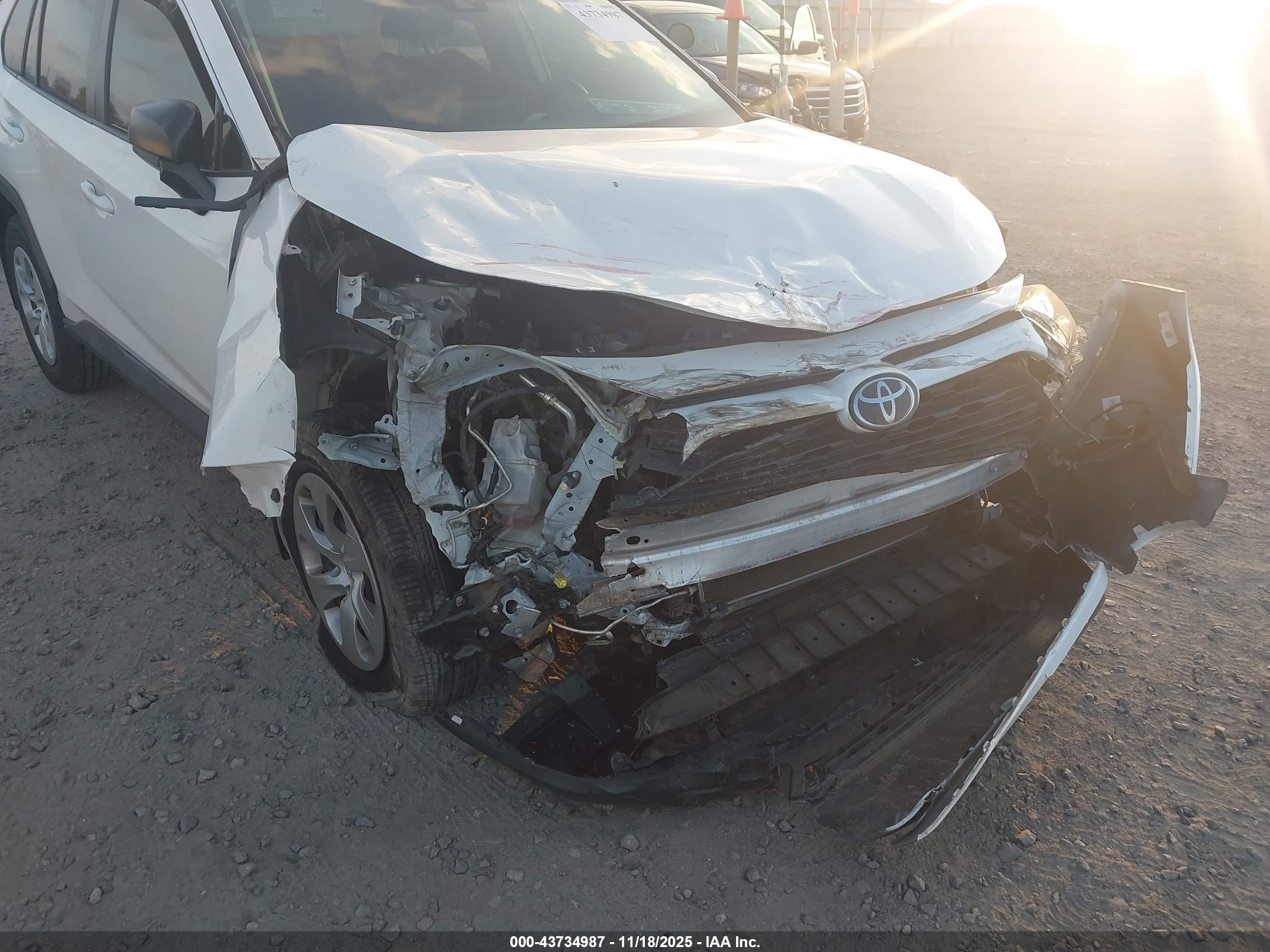 TOYOTA RAV4 image 6