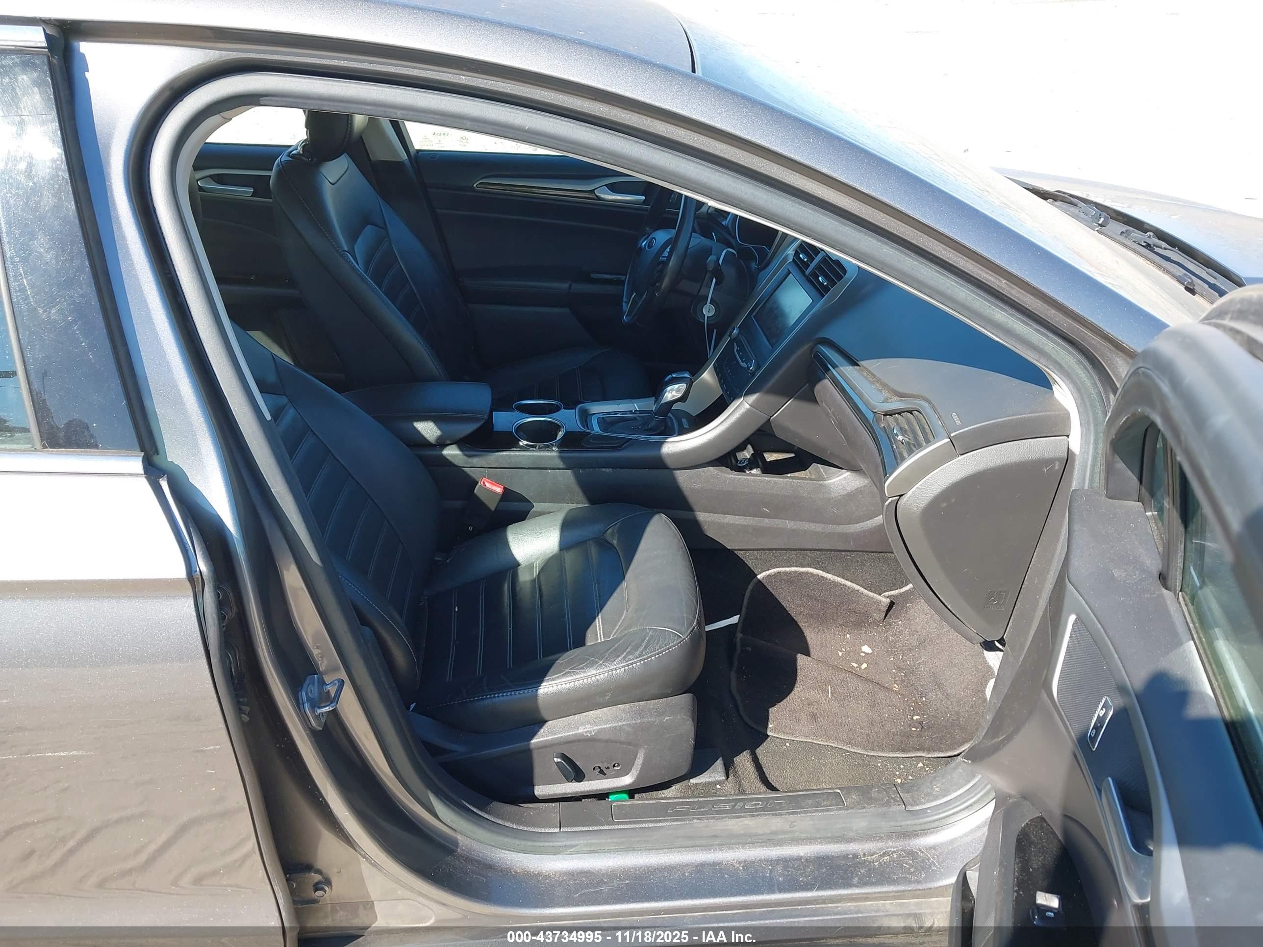FORD FUSION image 5