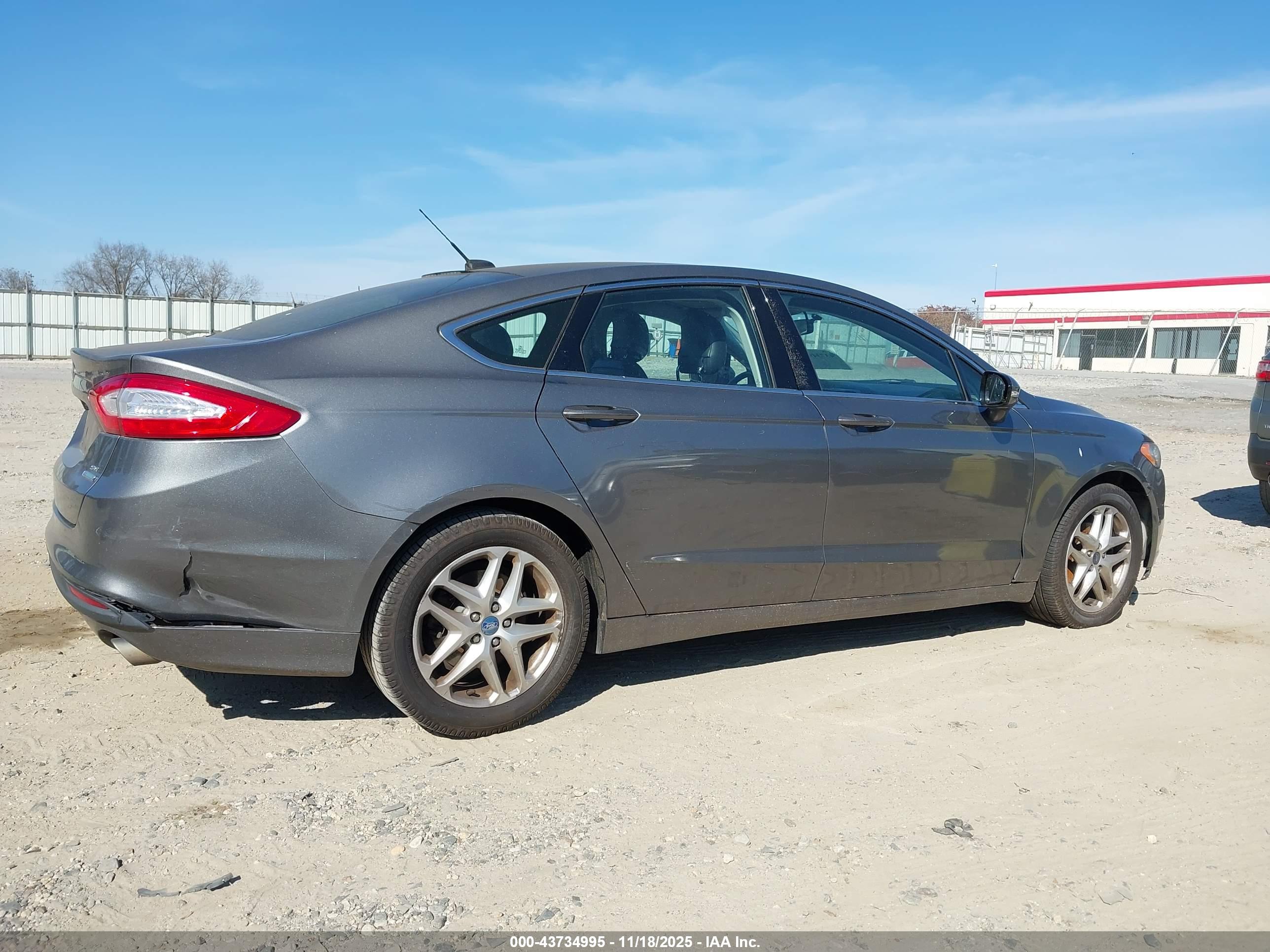 FORD FUSION image 6