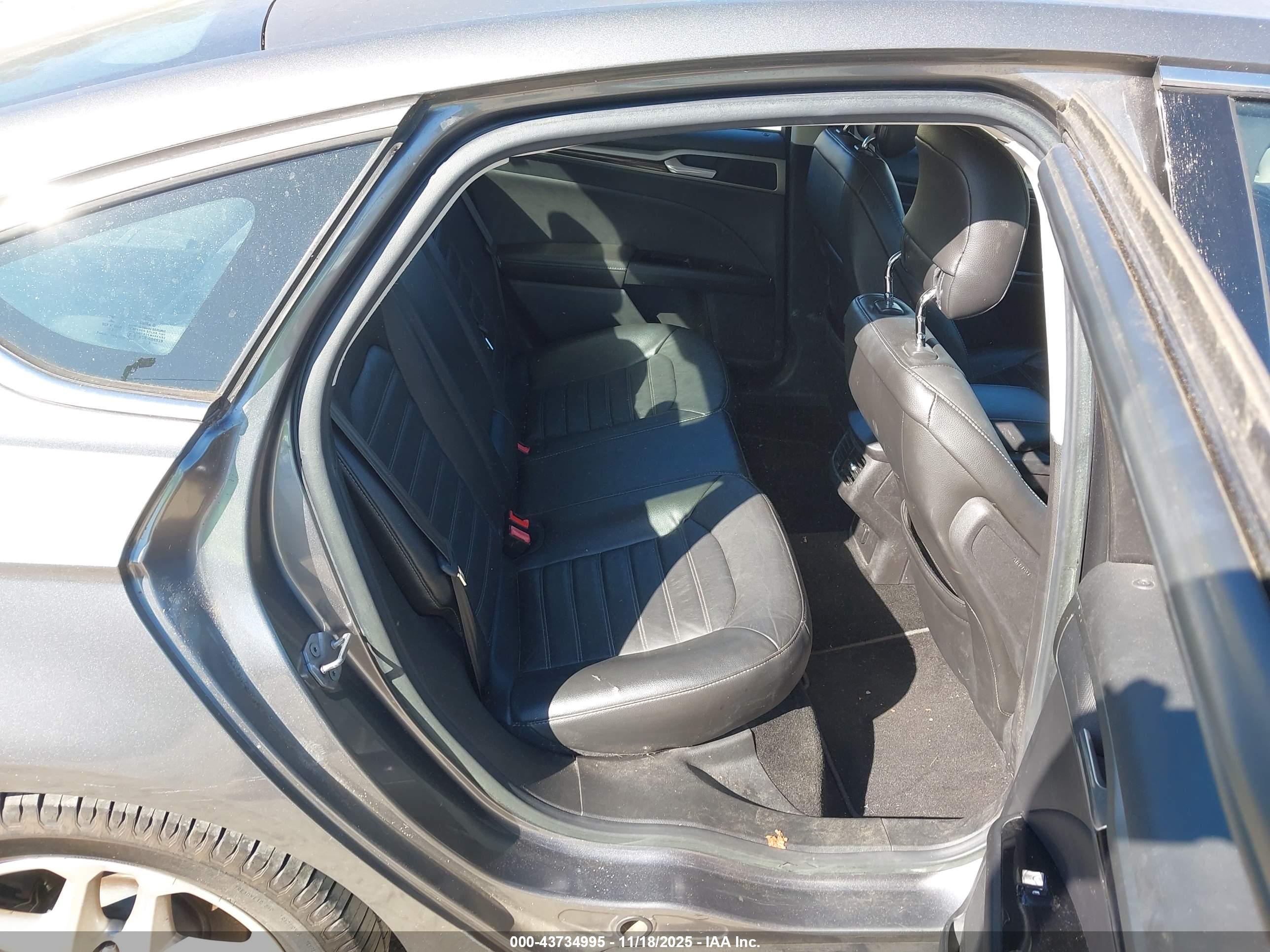 FORD FUSION image 8