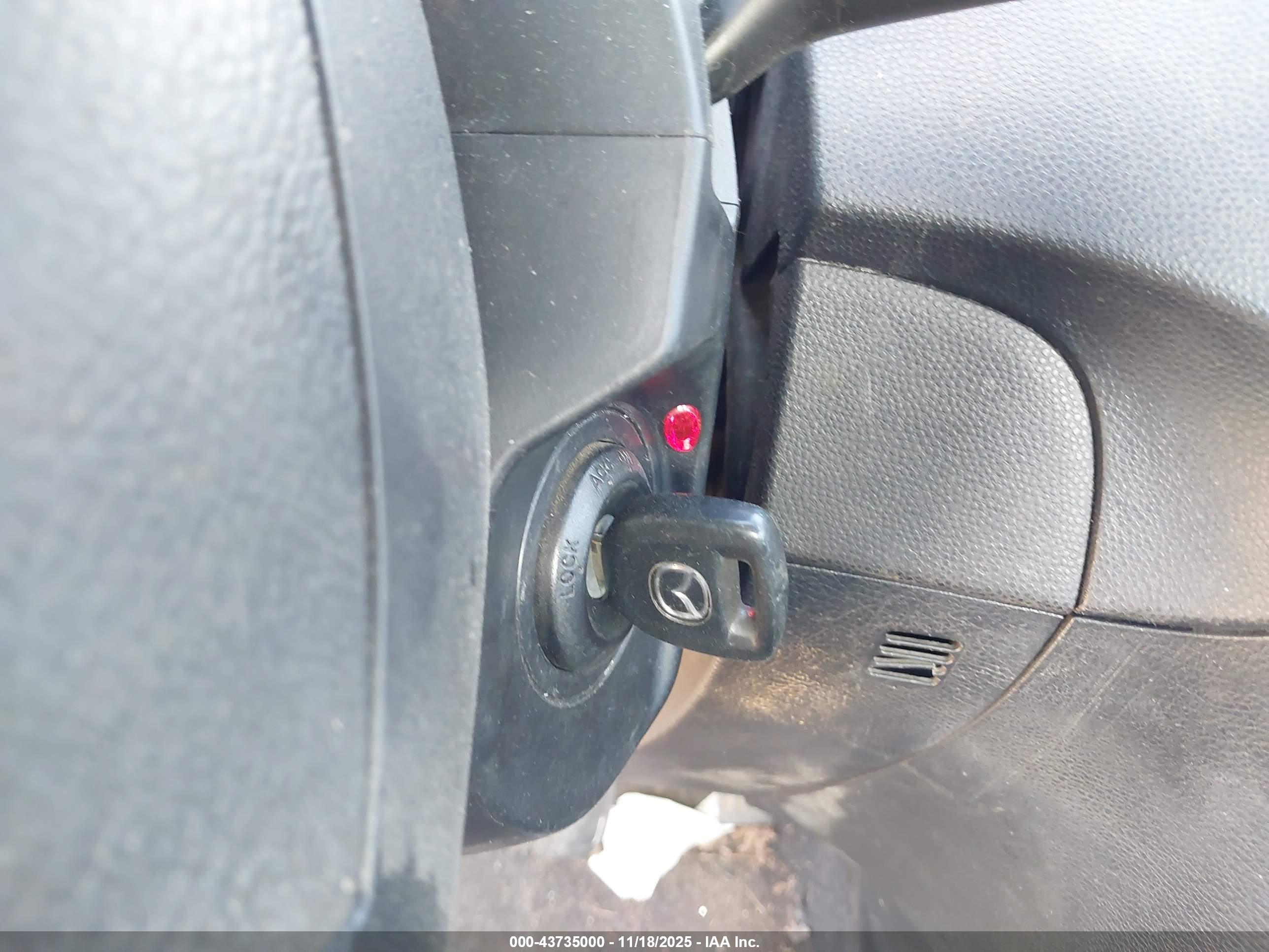 MAZDA MAZDA3 image 11