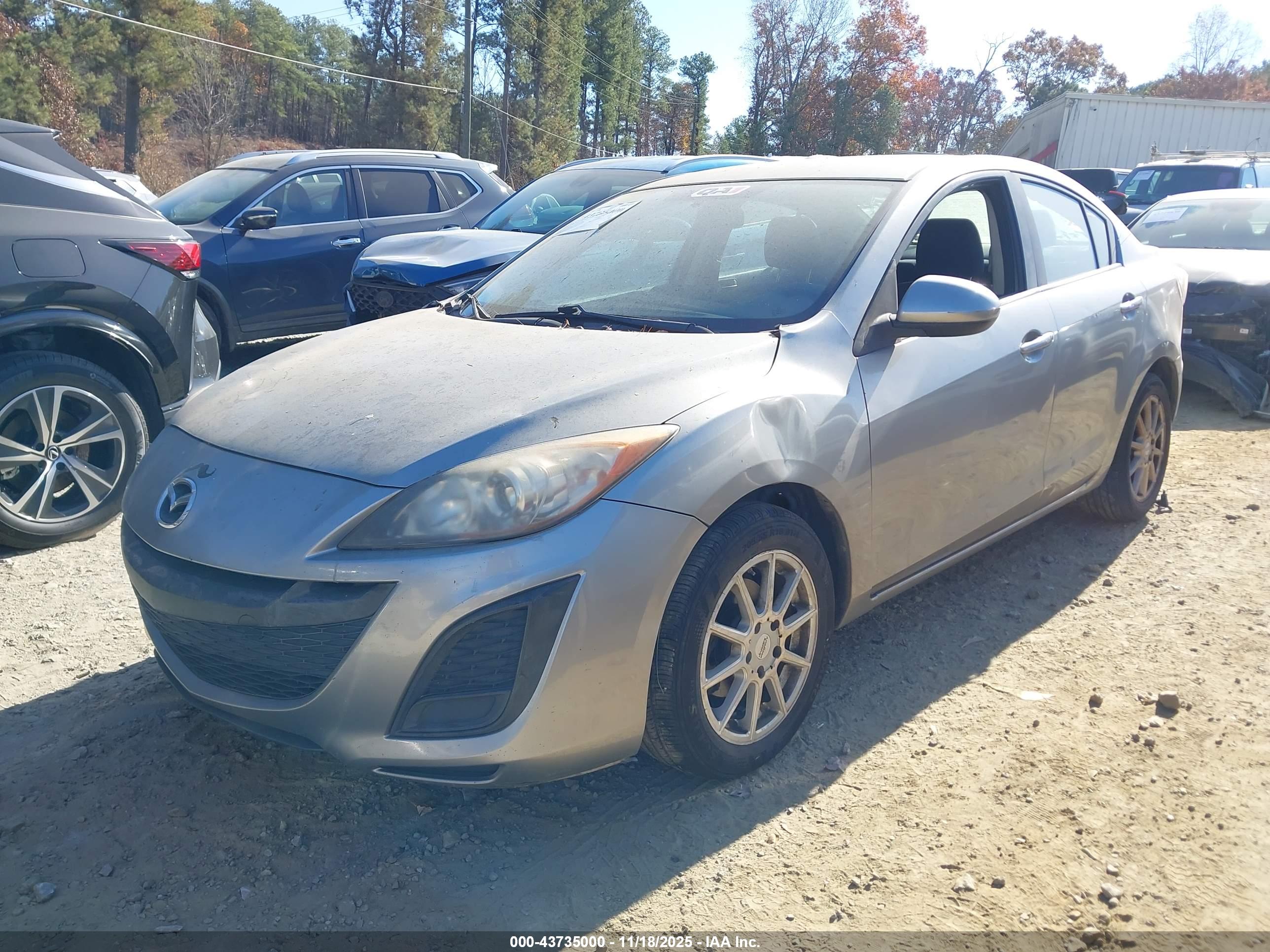 MAZDA MAZDA3 image 2