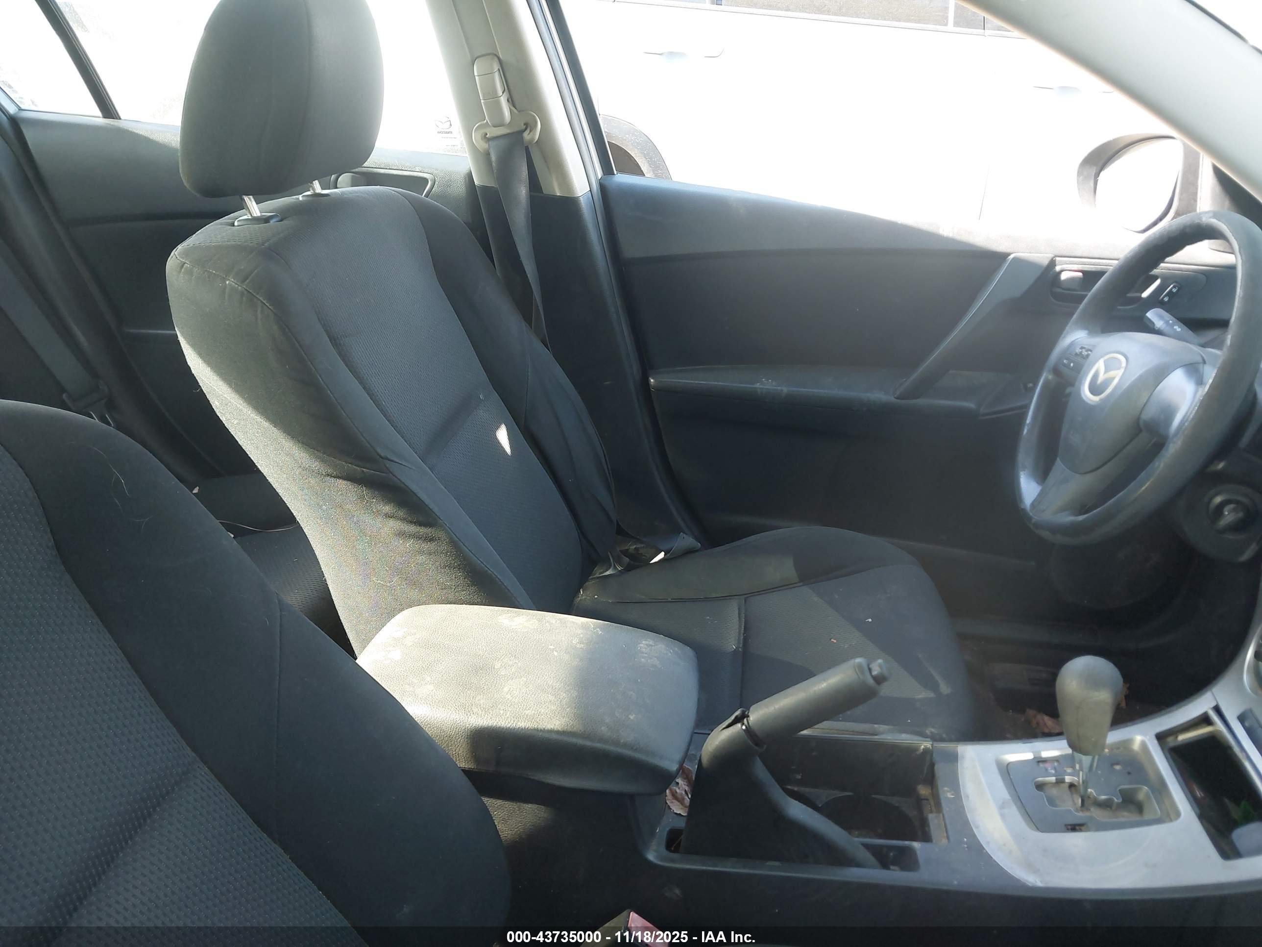 MAZDA MAZDA3 image 5