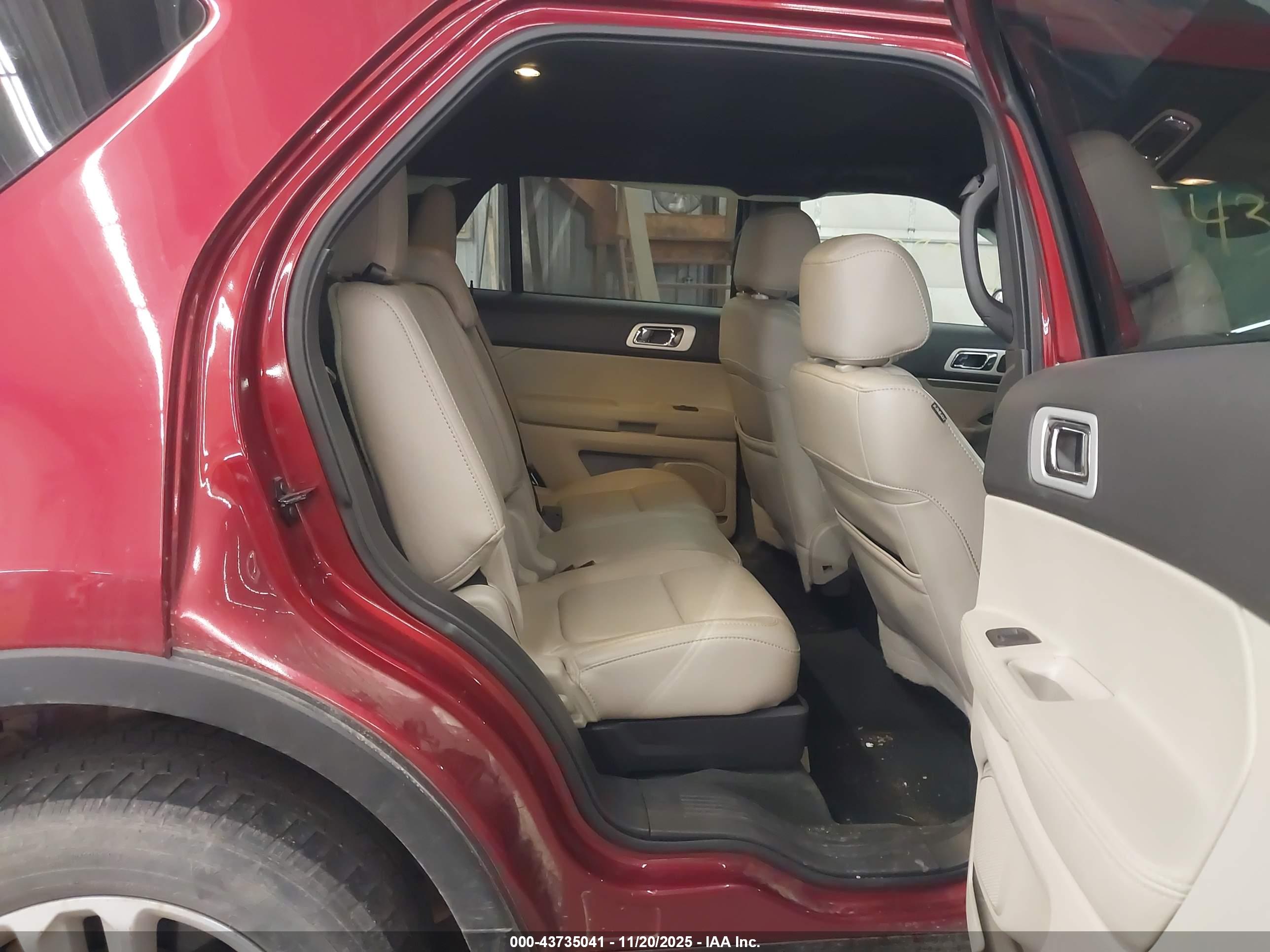 FORD EXPLORER image 8