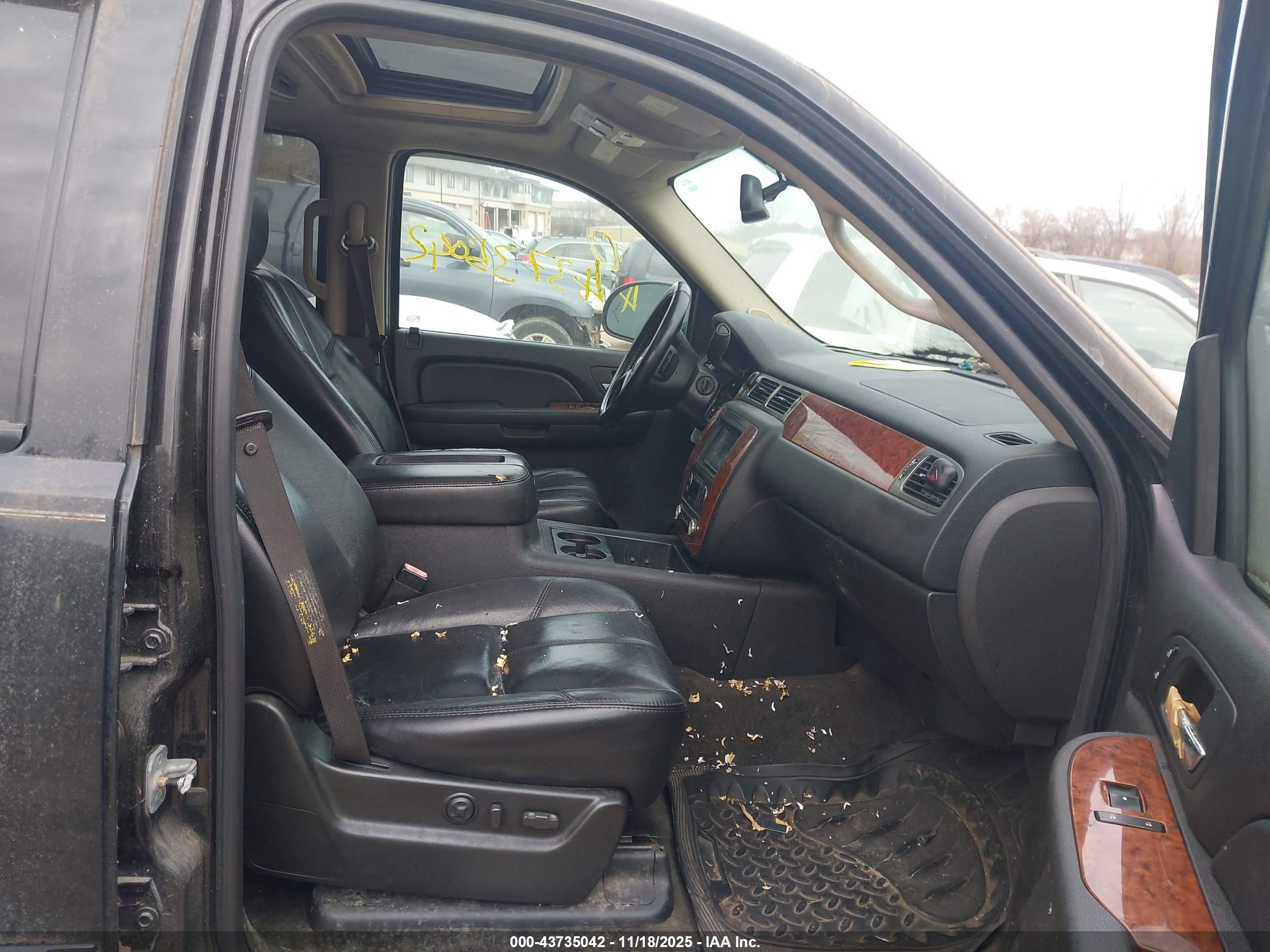 CHEVROLET TAHOE image 5
