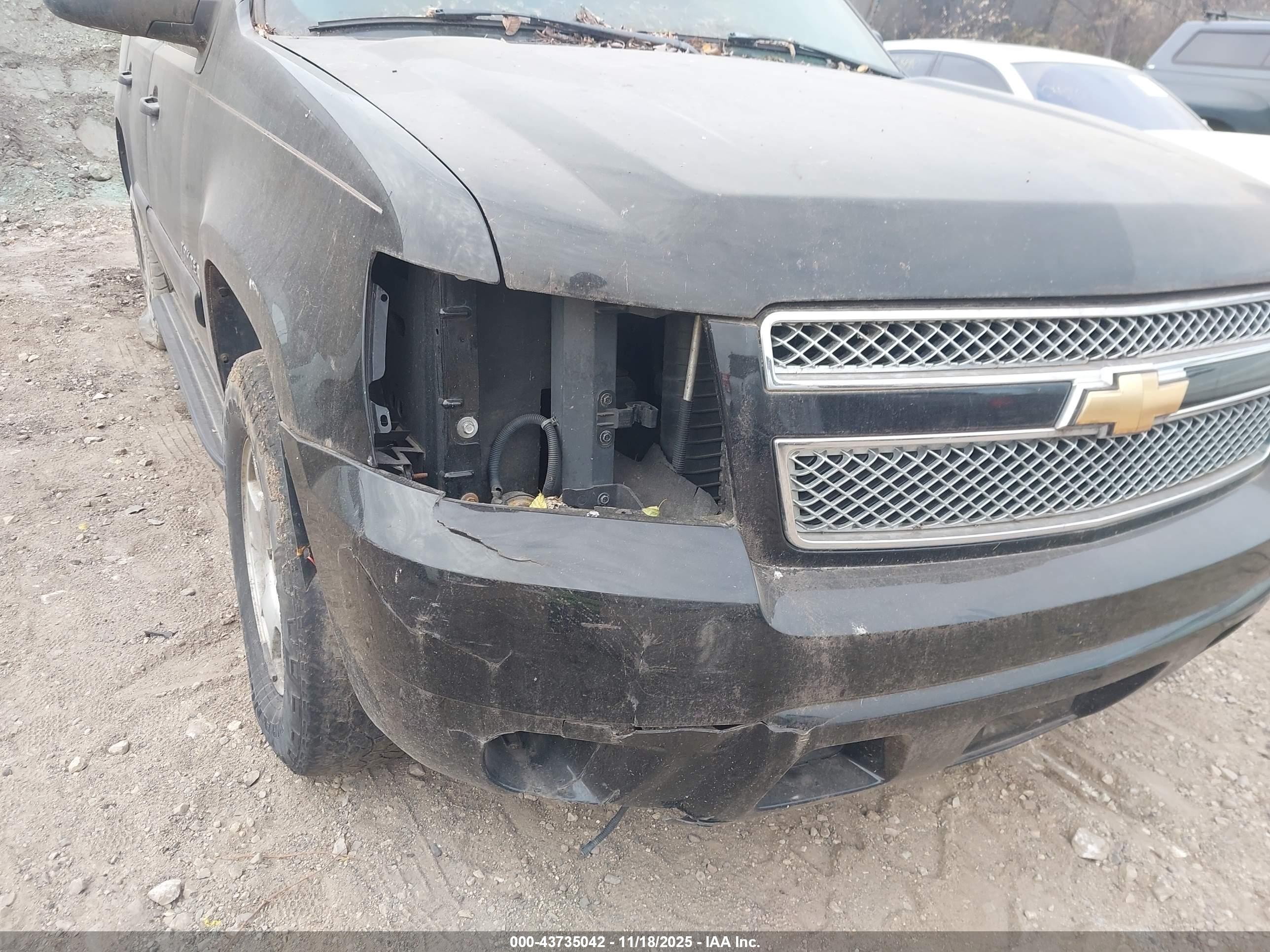 CHEVROLET TAHOE image 6