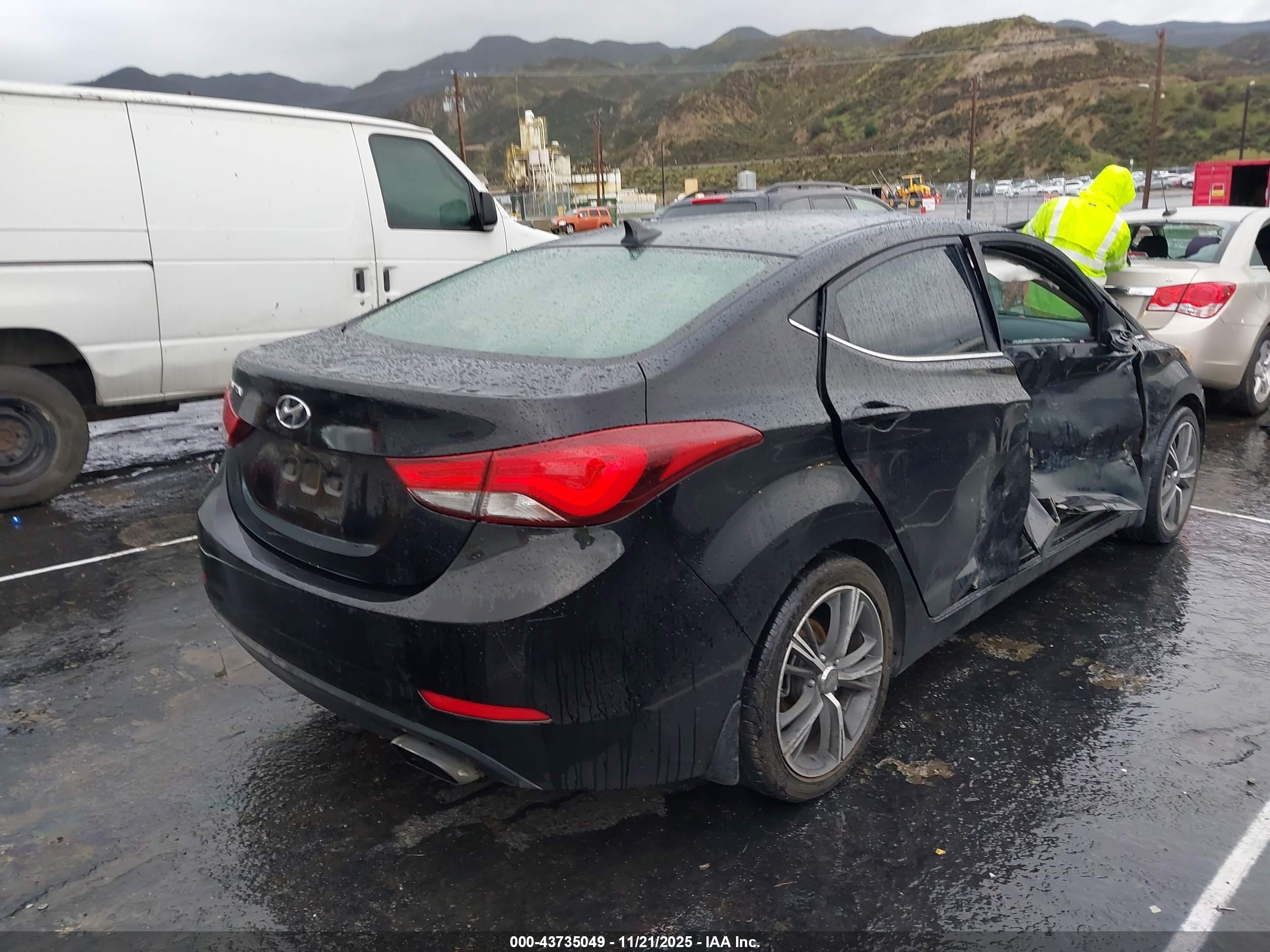 HYUNDAI ELANTRA image 4