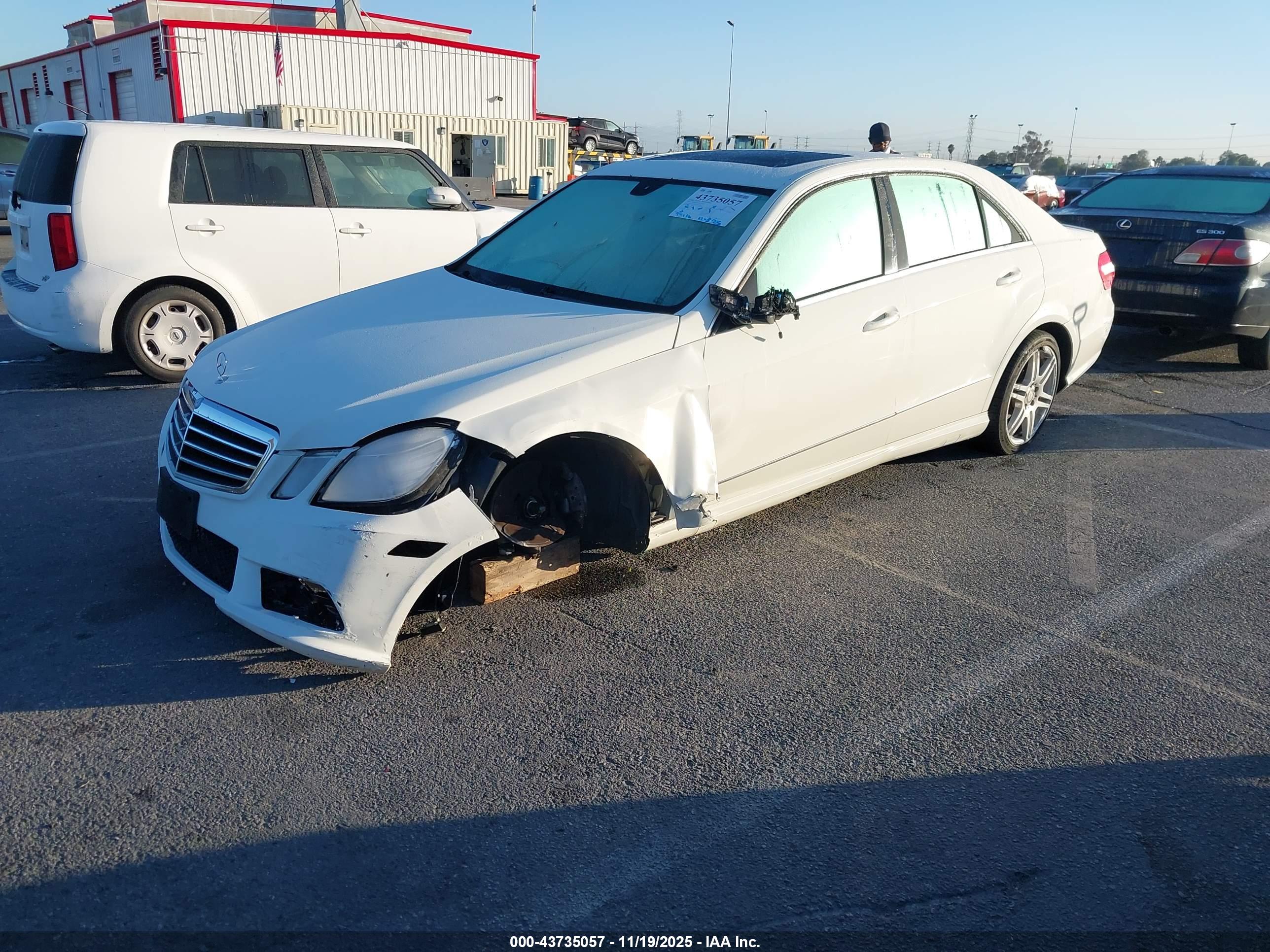 MERCEDES-BENZ E image 2