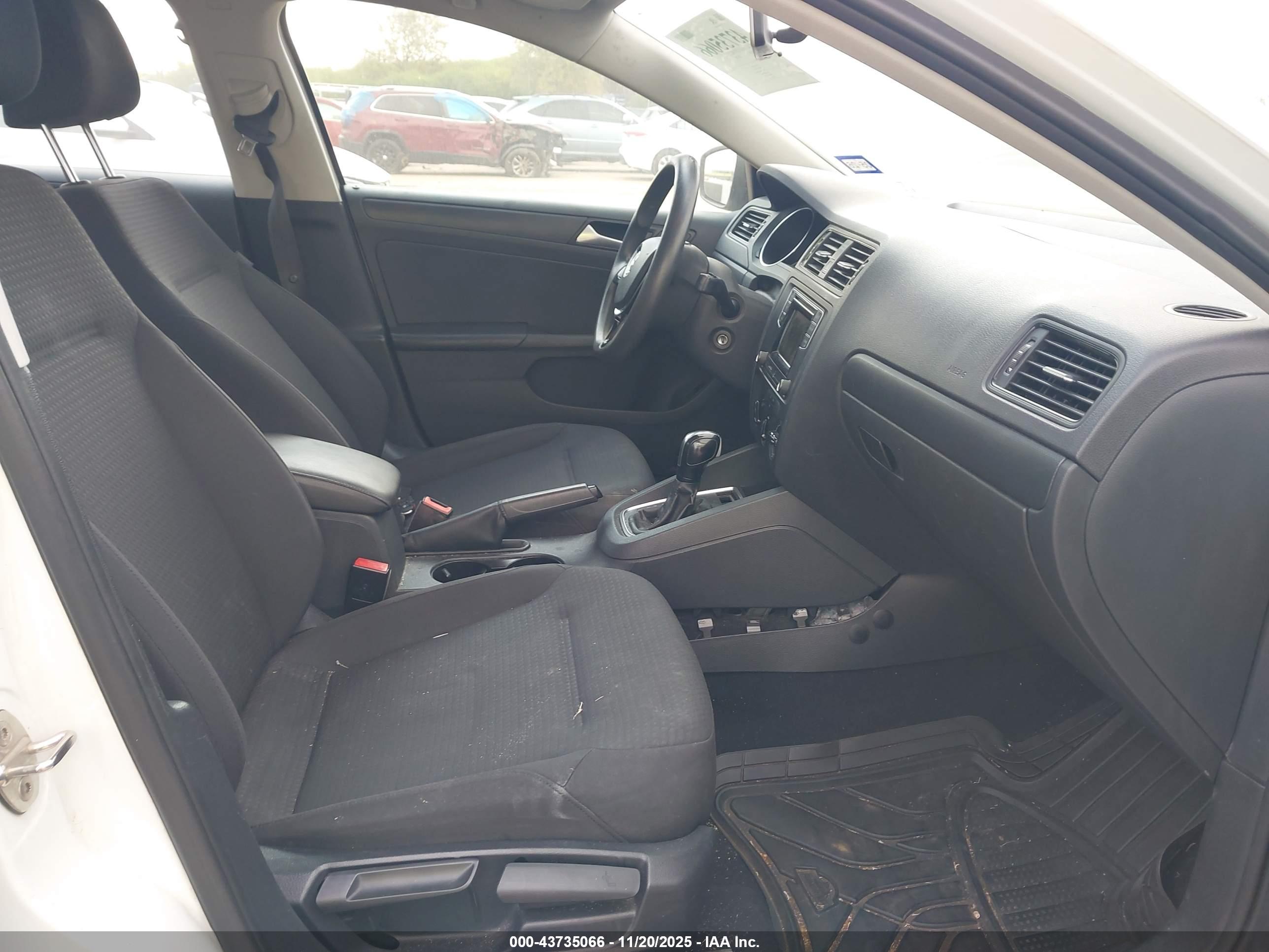 VOLKSWAGEN JETTA image 5