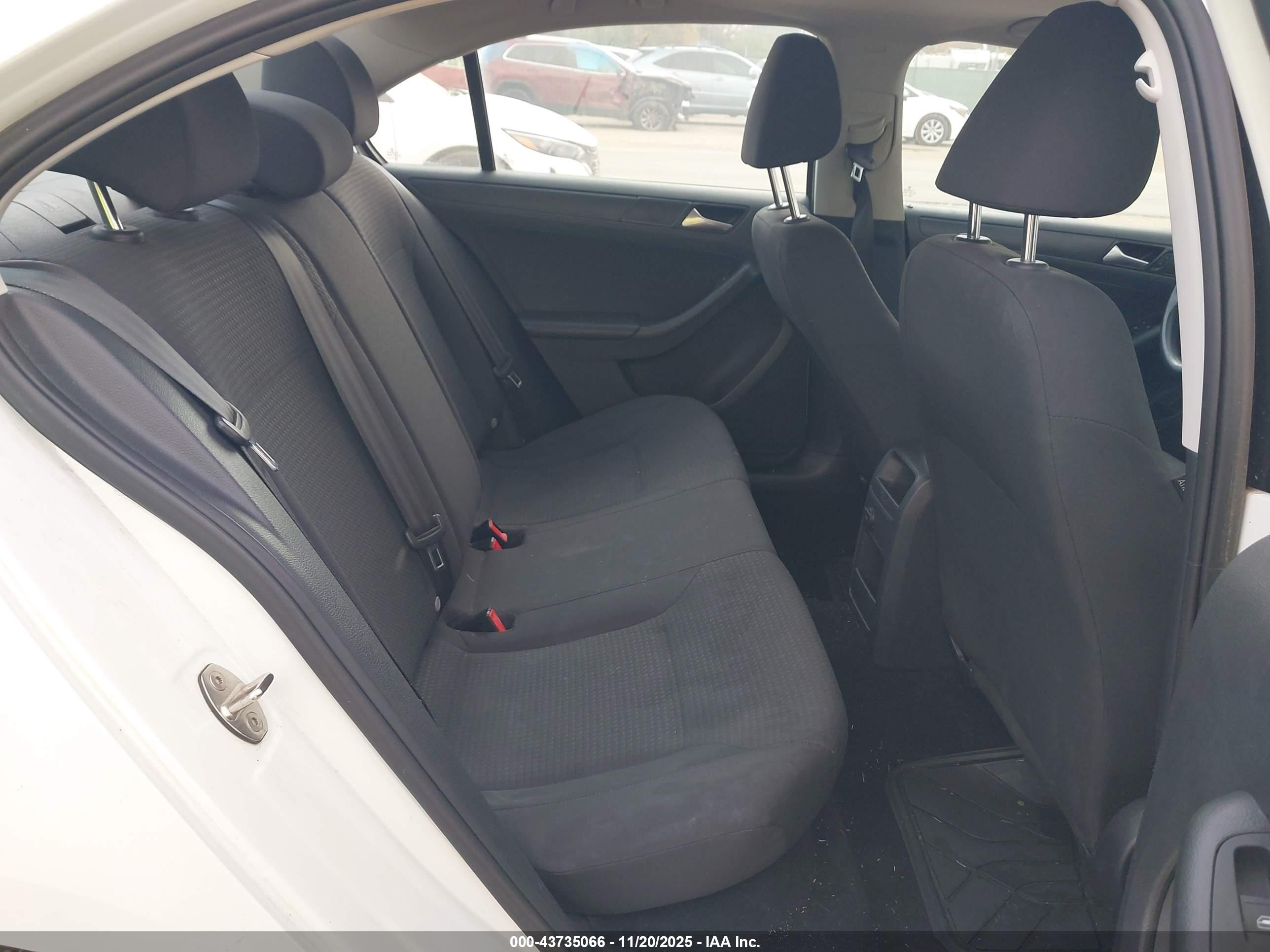 VOLKSWAGEN JETTA image 8