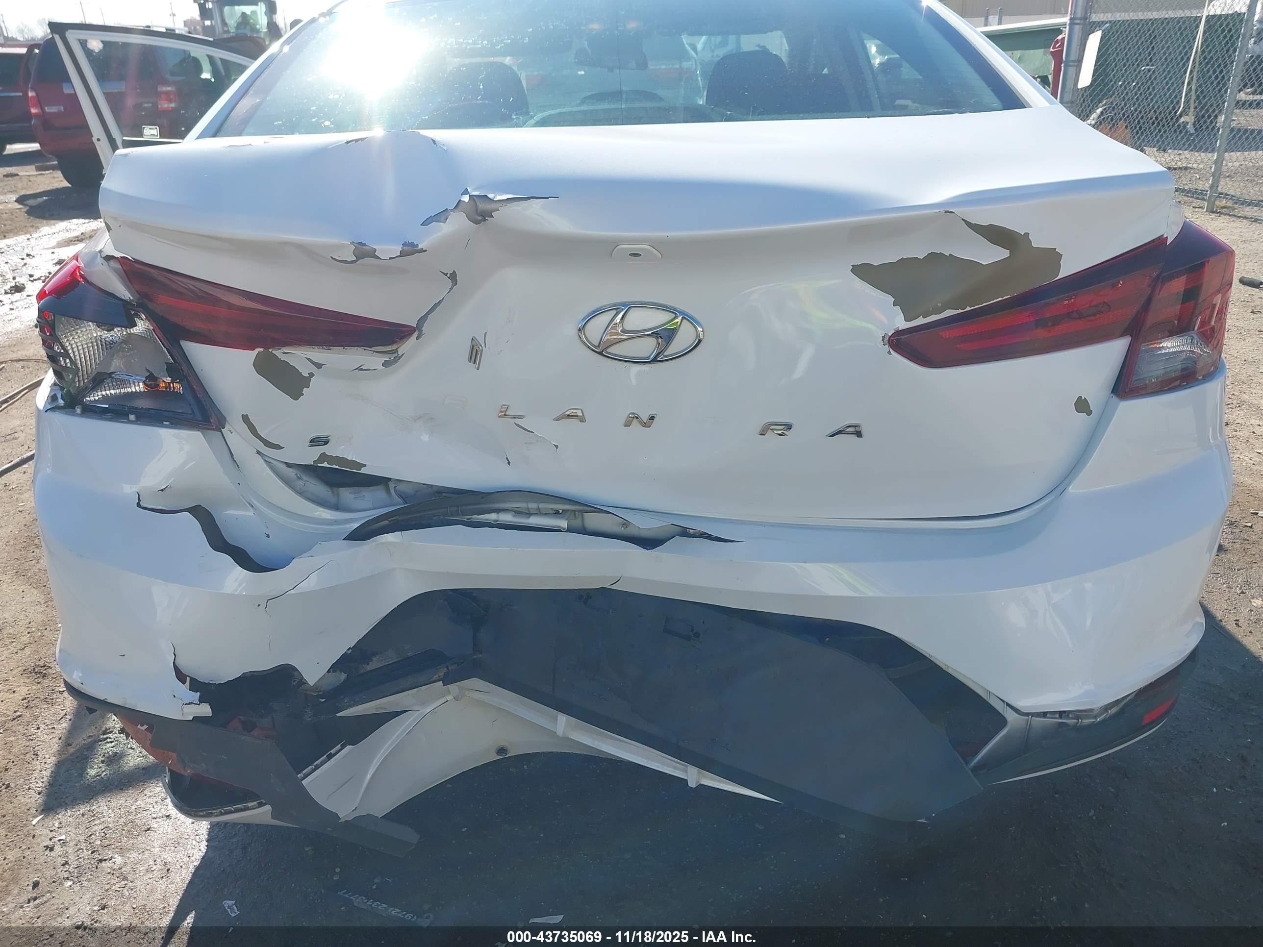 HYUNDAI ELANTRA image 6