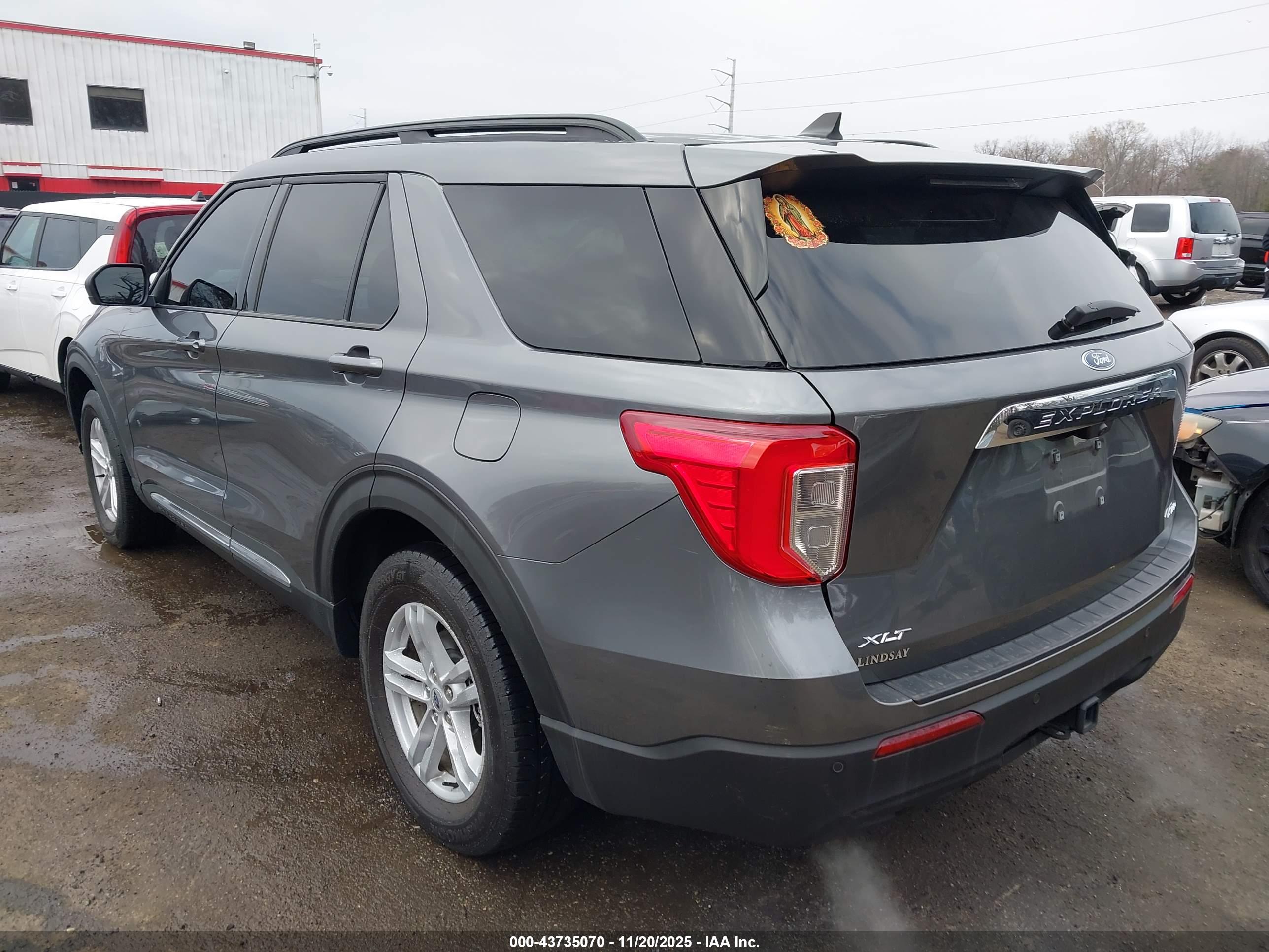 FORD EXPLORER image 3