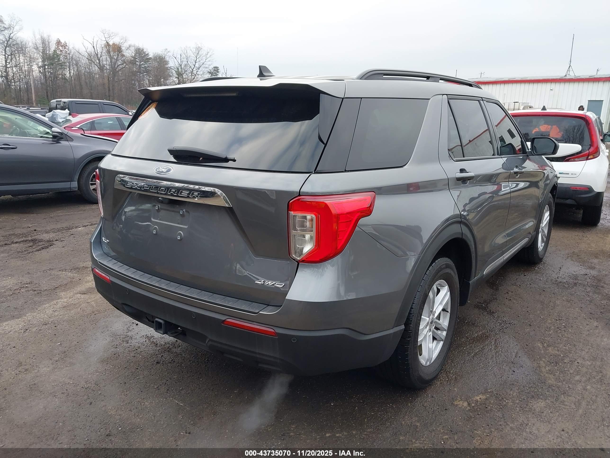 FORD EXPLORER image 4