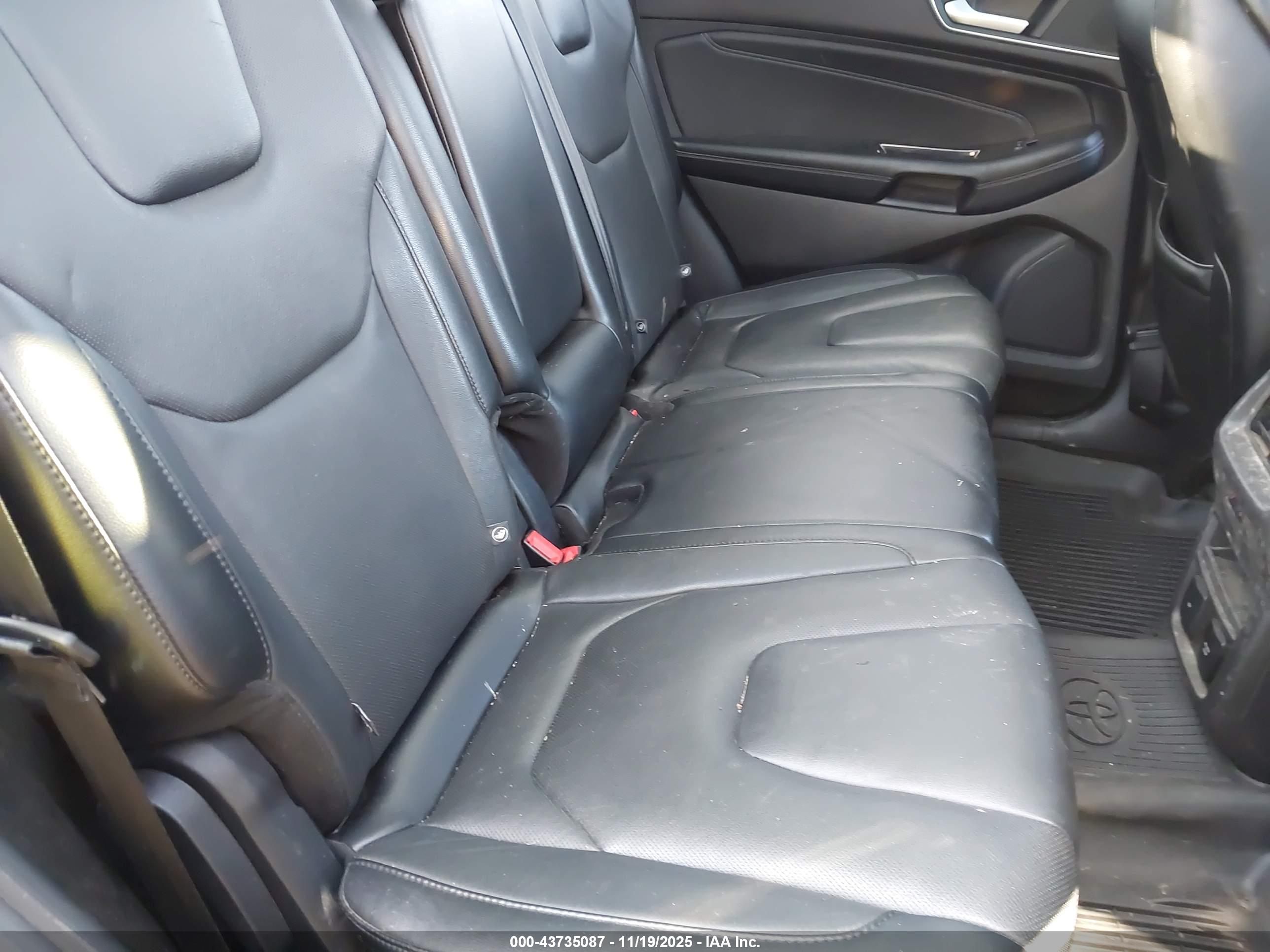 FORD EDGE image 8