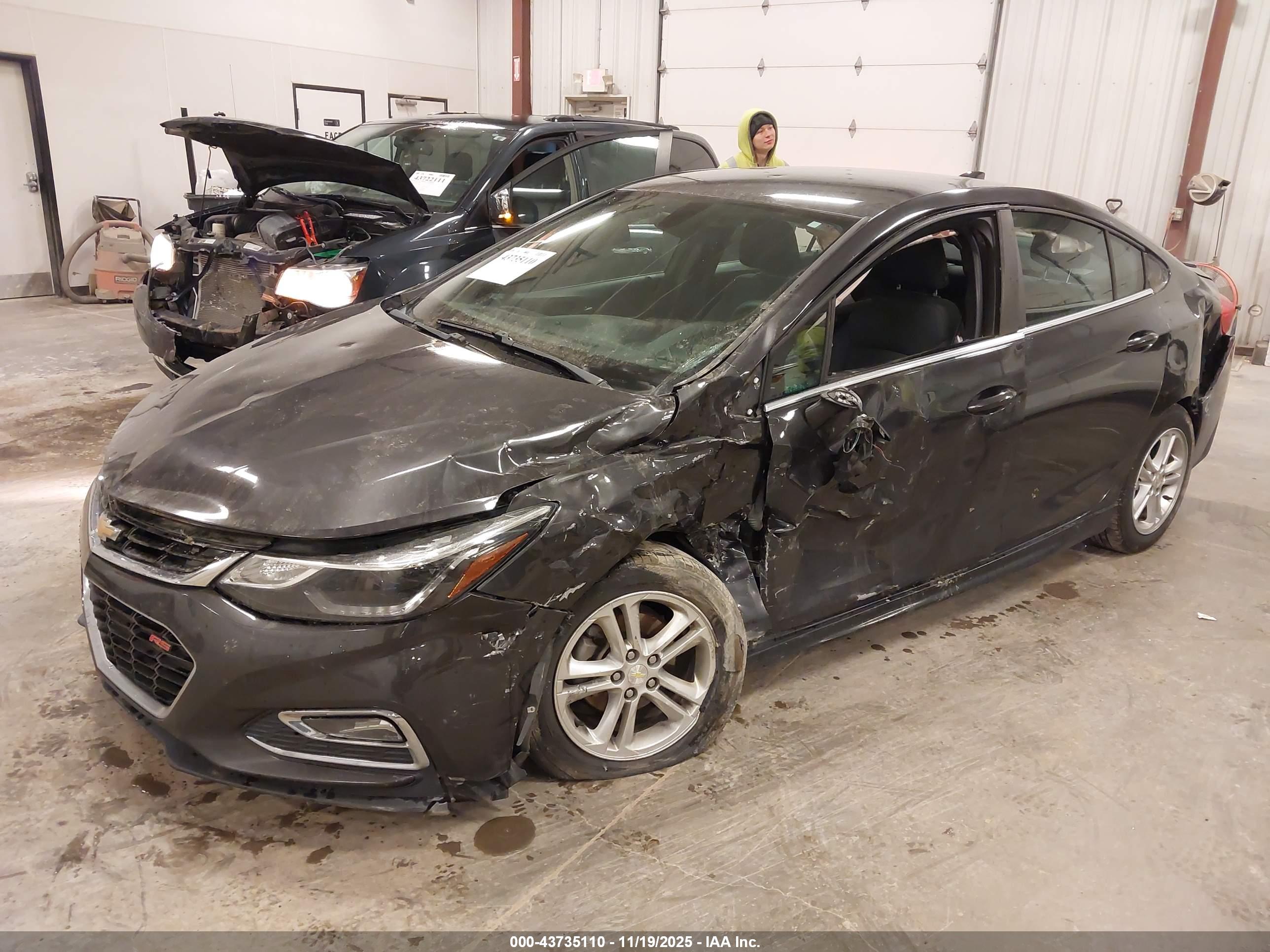 CHEVROLET CRUZE image 2
