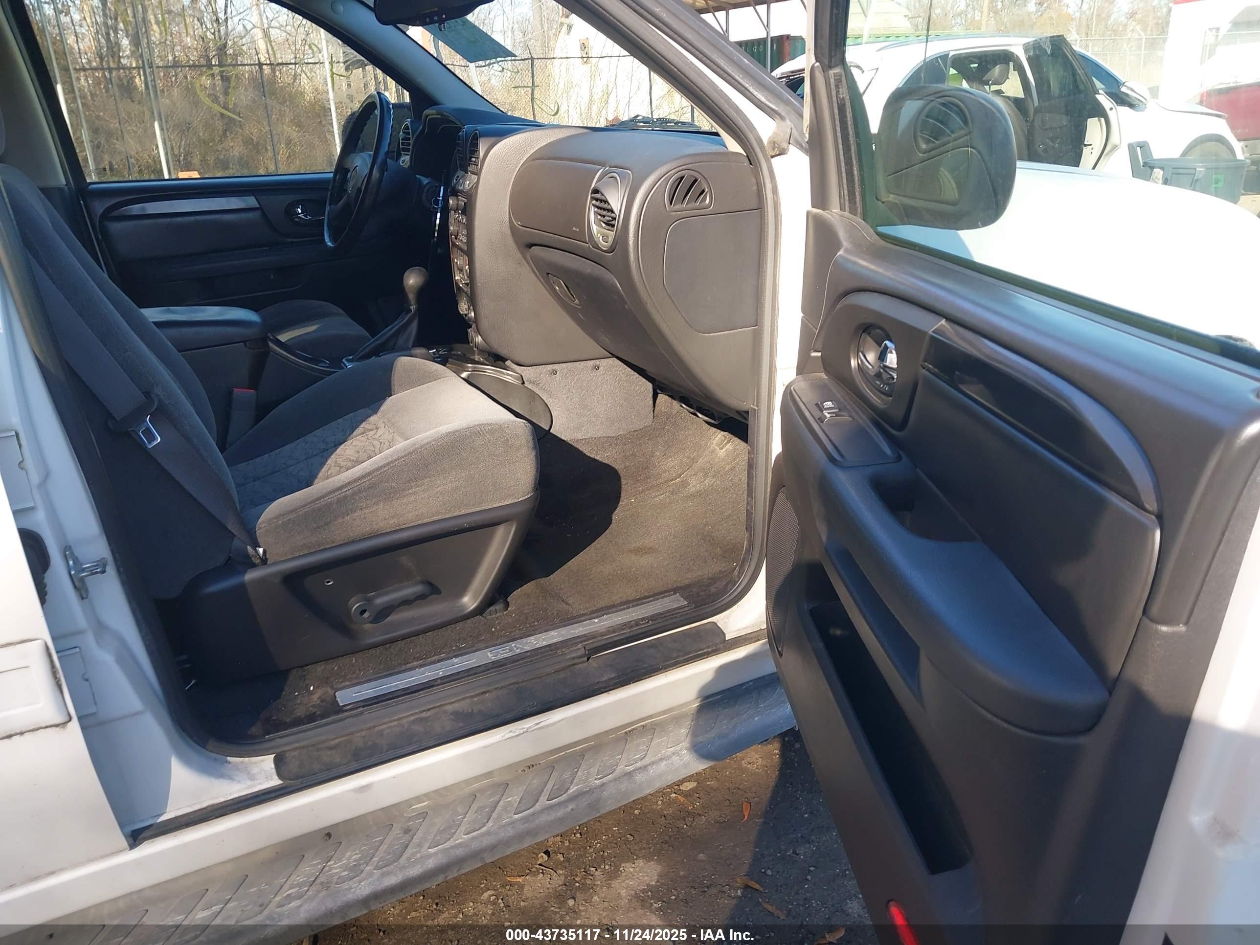 GMC ENVOY image 5