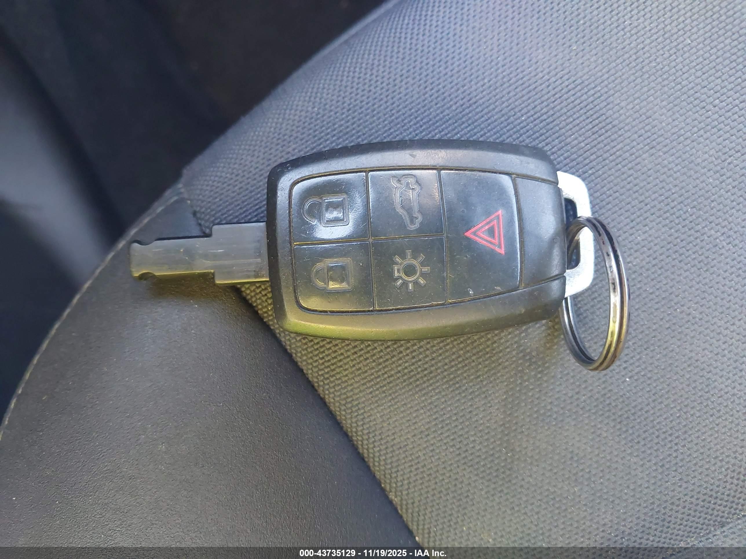 VOLVO C30 image 11