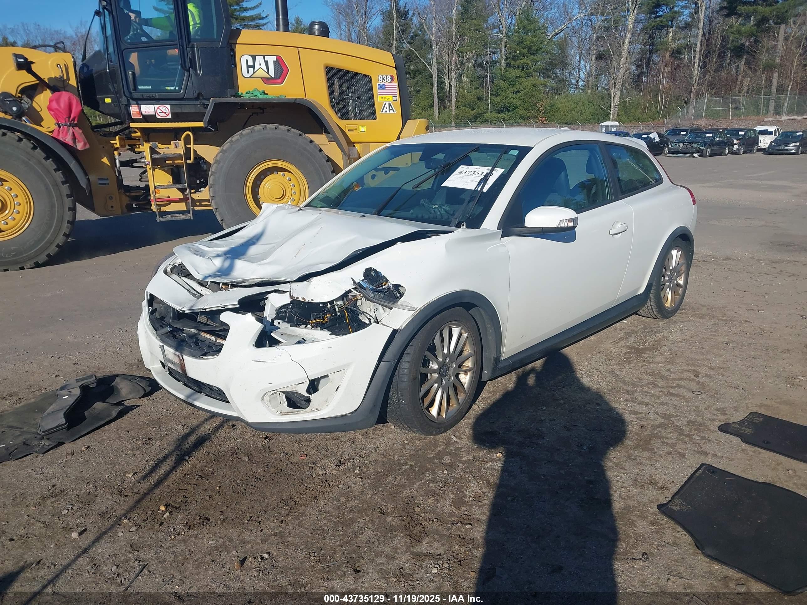 VOLVO C30 image 2