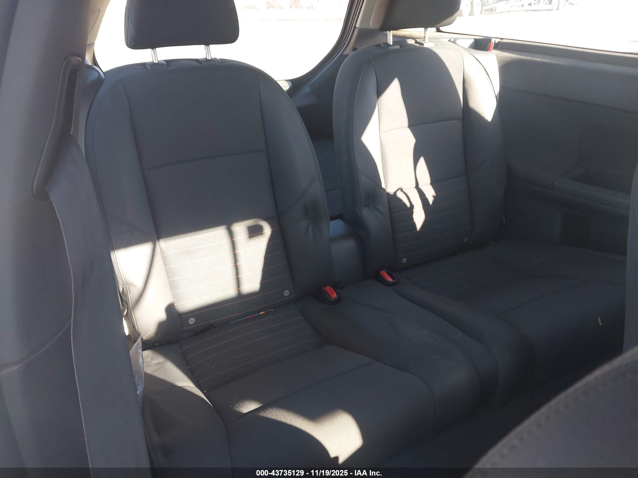 VOLVO C30 image 8