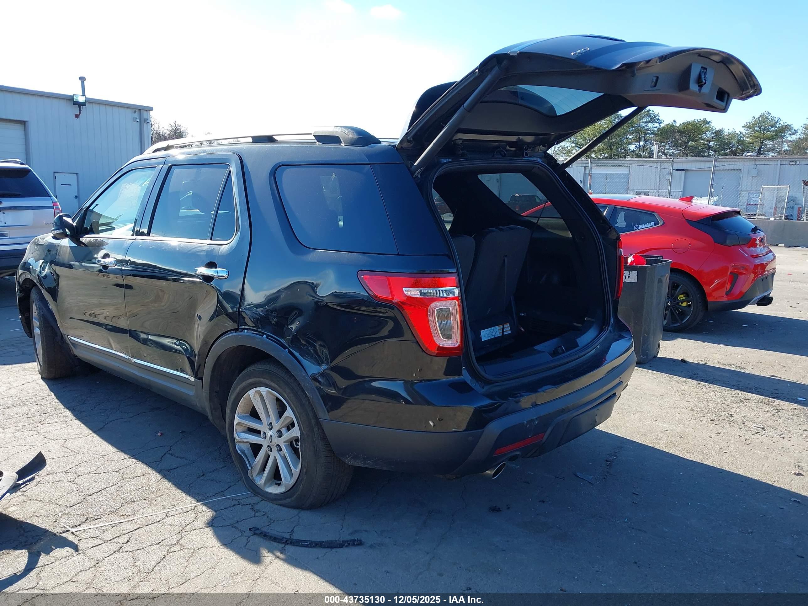 FORD EXPLORER image 3