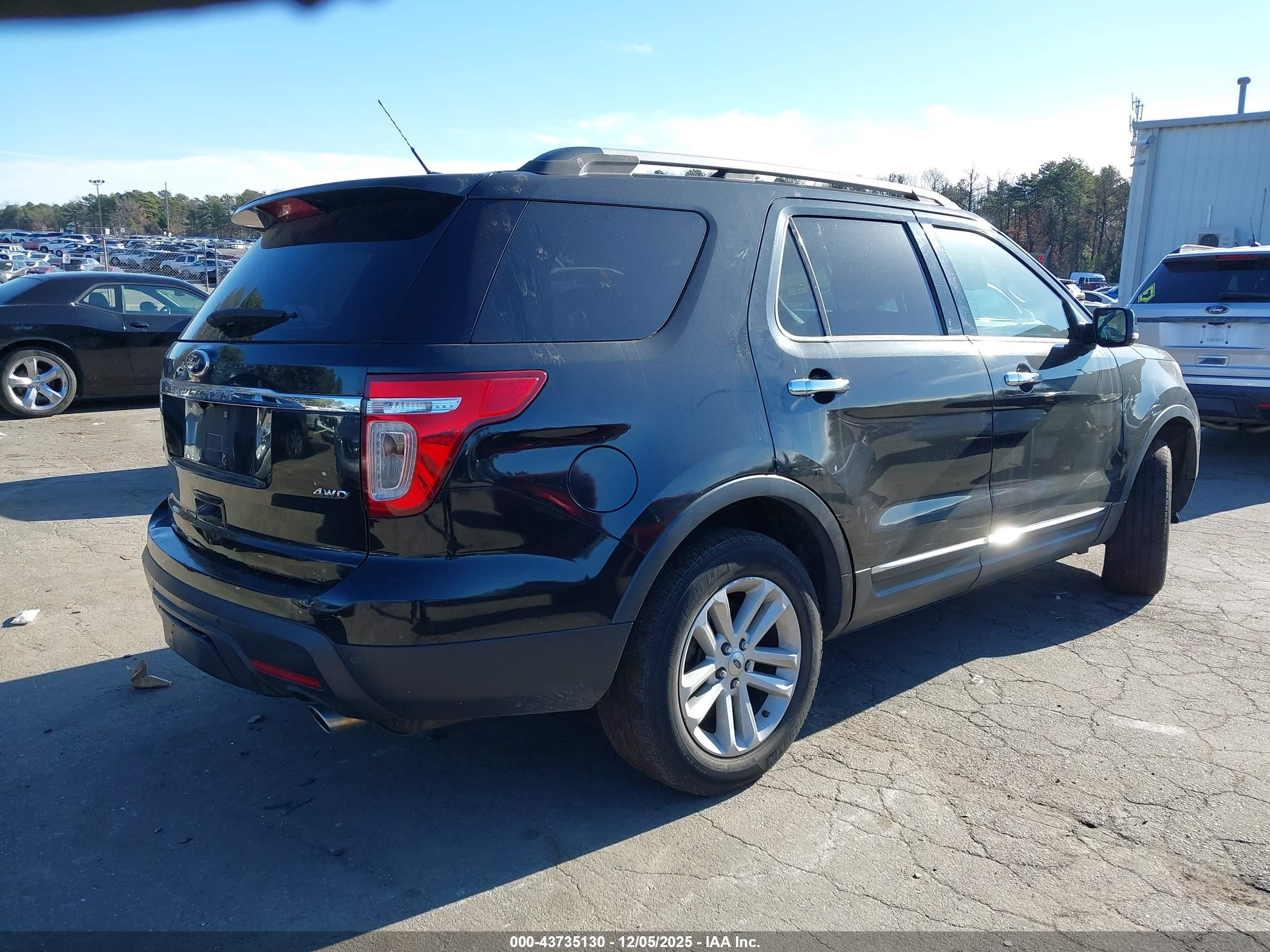 FORD EXPLORER image 4