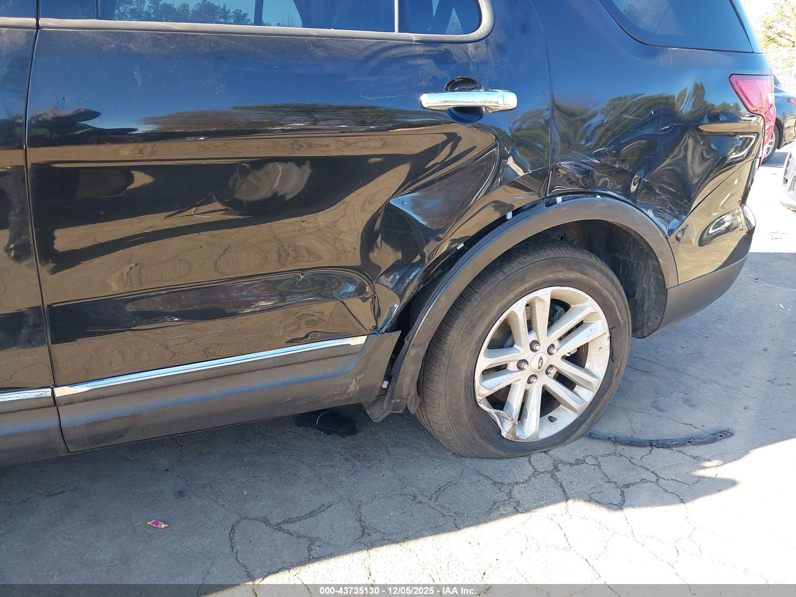 FORD EXPLORER image 6